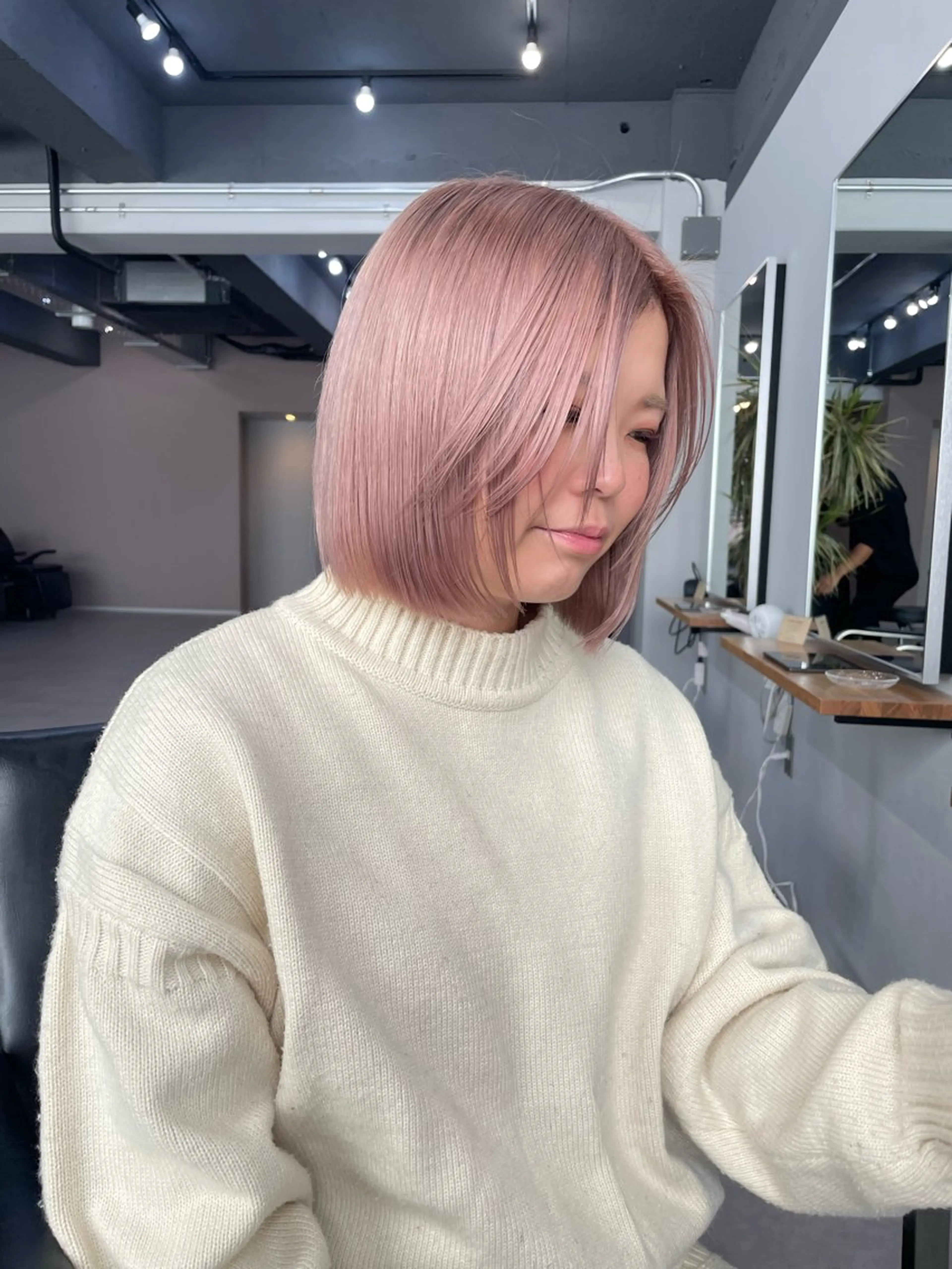 ミディアム カラー ブロンド 透明感カラー ピンクカラー kira/ブリーチ/ ハイトーン/烏丸のヘアスタイル