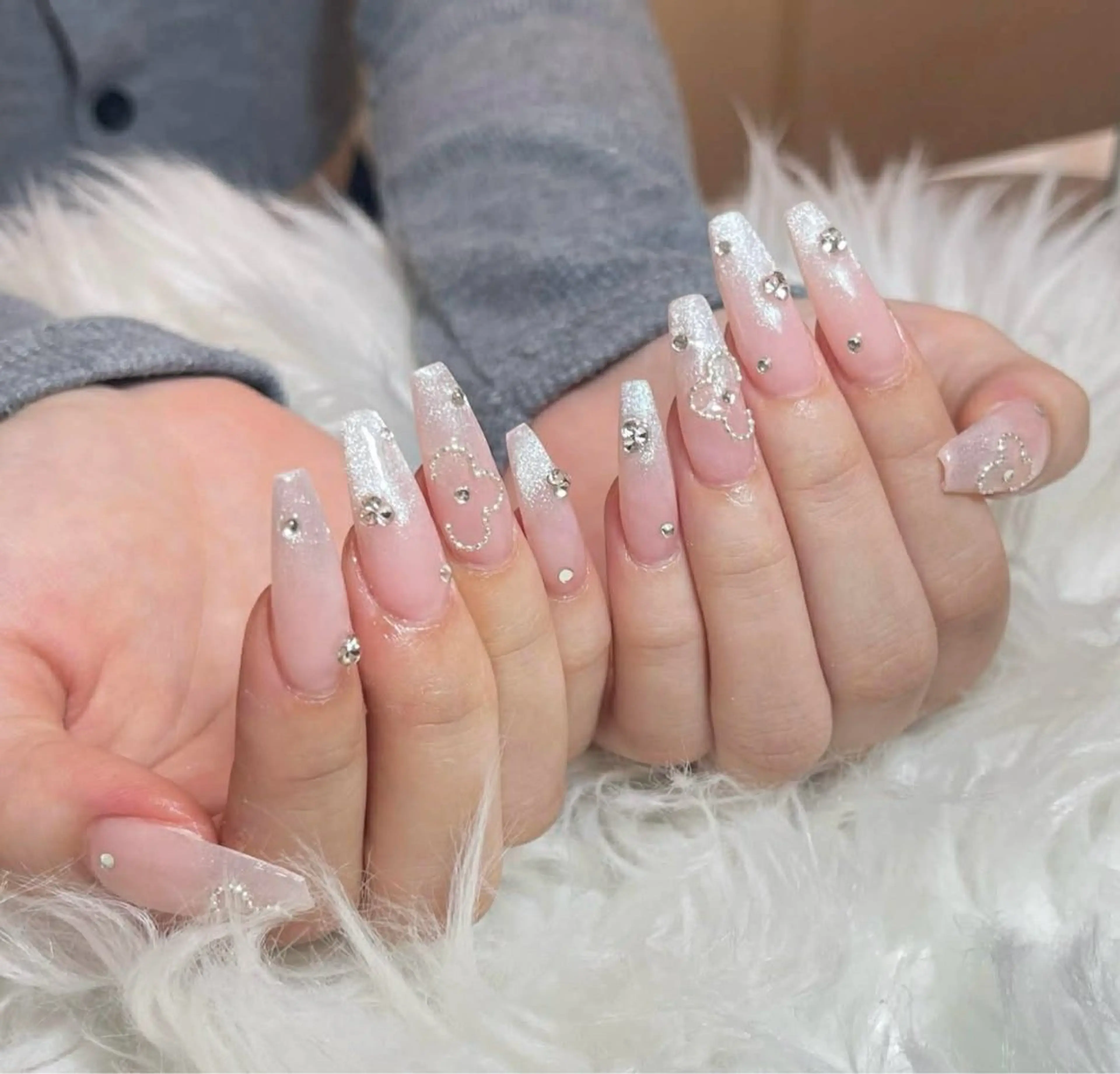 ネイル 成人式 ロングネイル マグネットネイル 大理石ネイル(マーブル) リボン ハンドネイル Amee Nail Salonのネイルデザイン