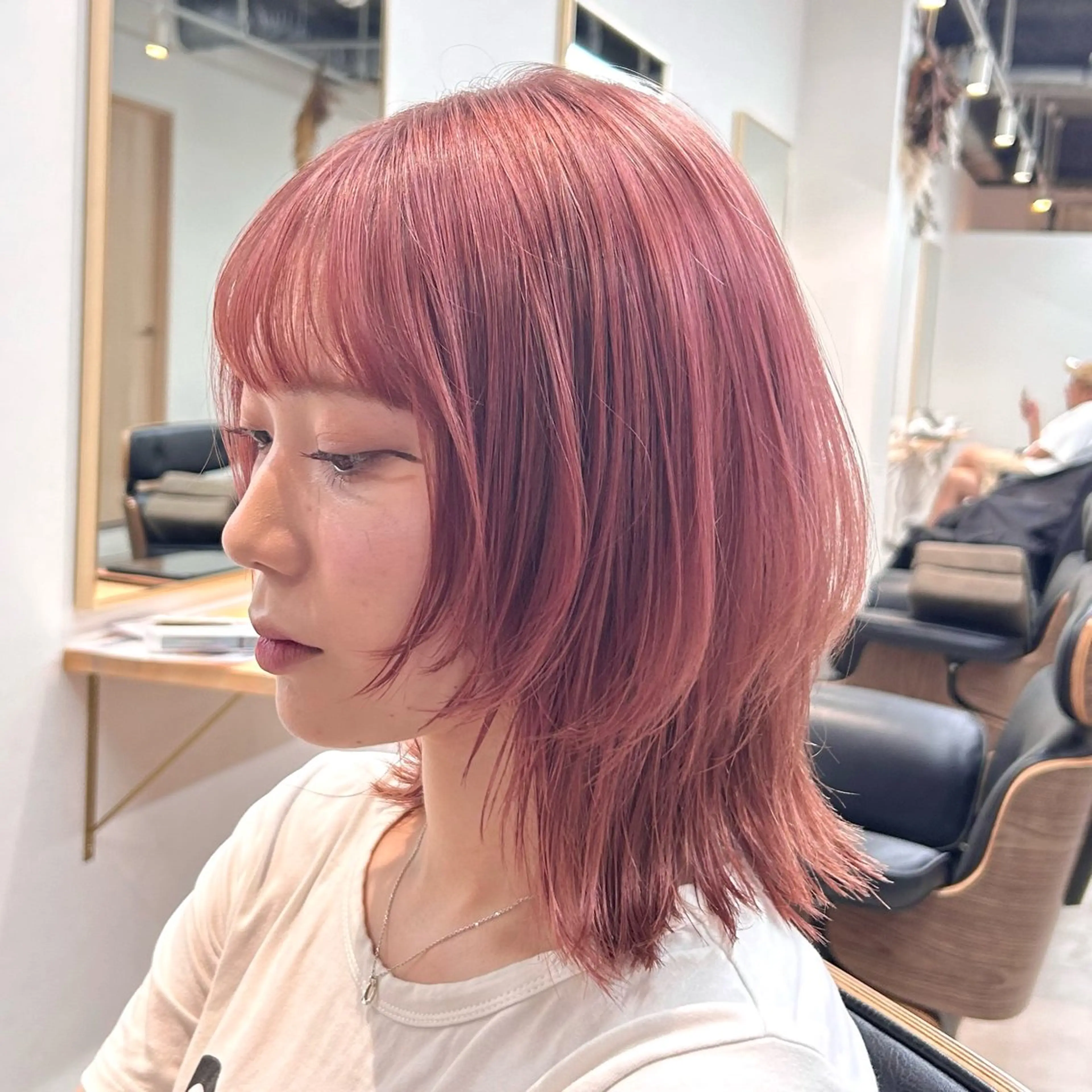 ミディアム カラー カット ヘアカラー トリートメント 艶カラー/レイヤー/ ハイトーン/まなみのヘアスタイル