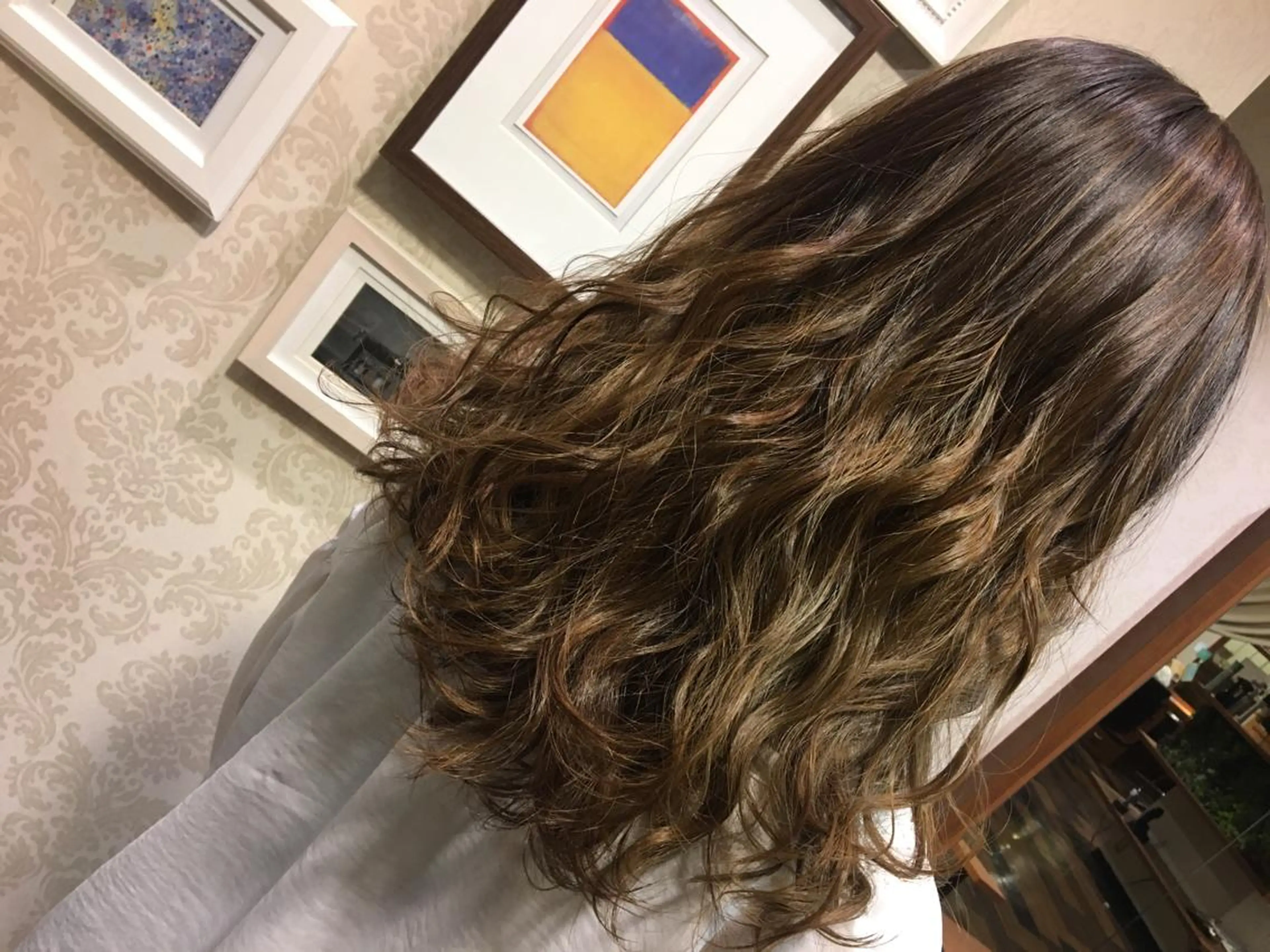 セミロング カラー パーマ ヘアアレンジ グレージュ ハイライトカラー ハイライト トリートメント 【mokuオーナー】 ちはるのヘアスタイル