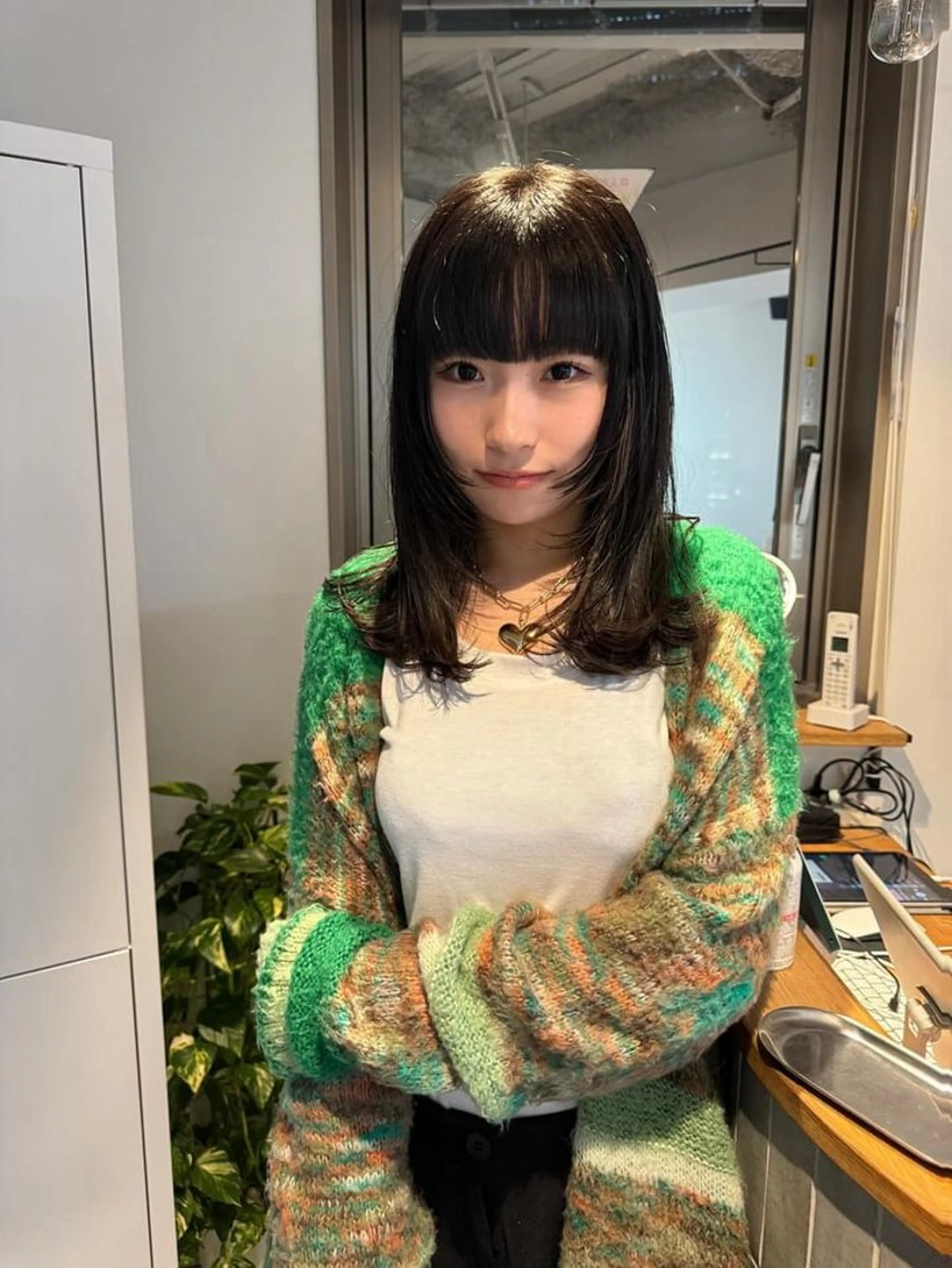 ミディアム カット トリートメント 切りっぱなしボブ レイヤー/縮毛矯正のヘアスタイル