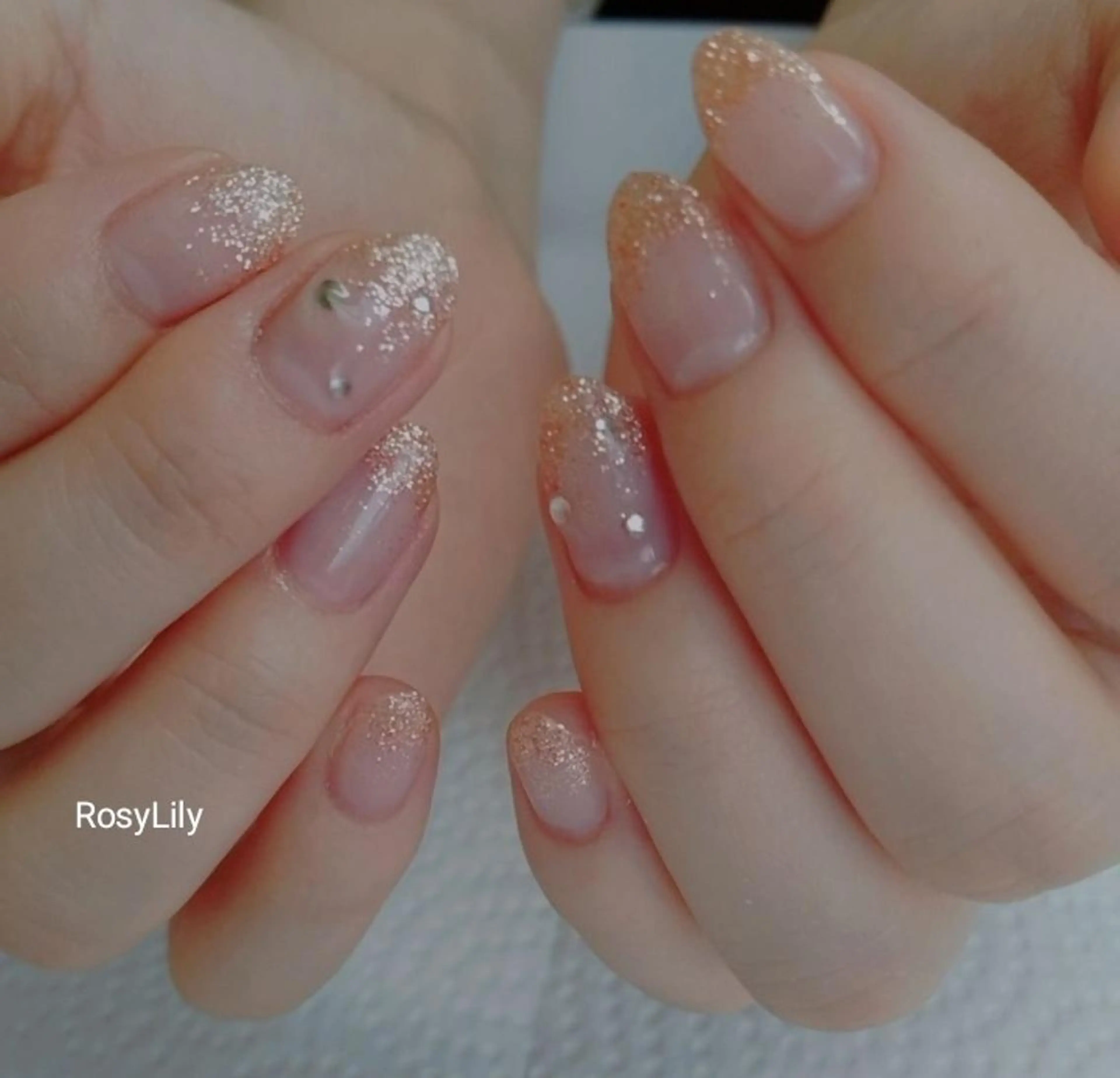 ネイル ゴールド グラデーション ラメ(グリッター) ラメグラデーション ピンク プライベートサロン Rosy Lilyのネイルデザイン