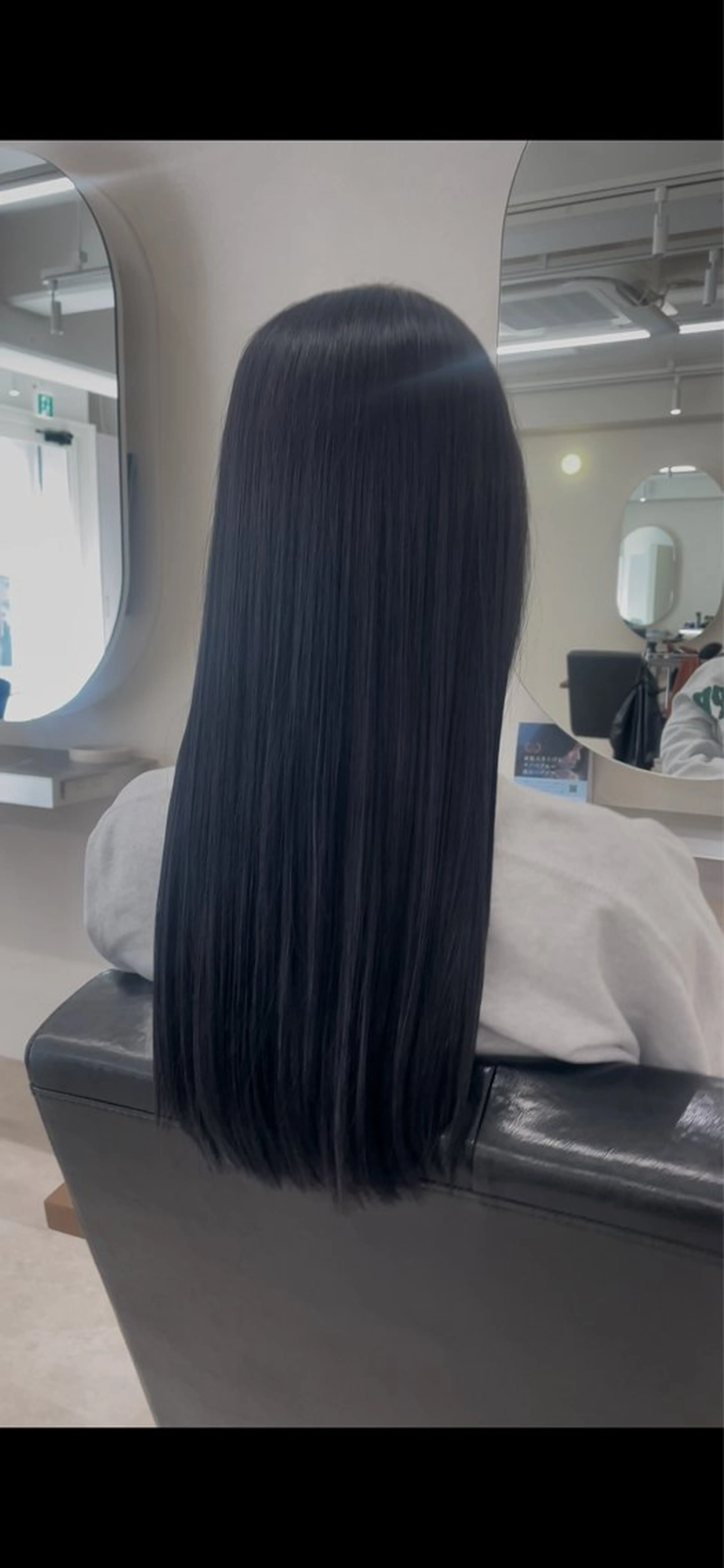 ロング ヘアカラー ヤスマル ミアカのヘアスタイル