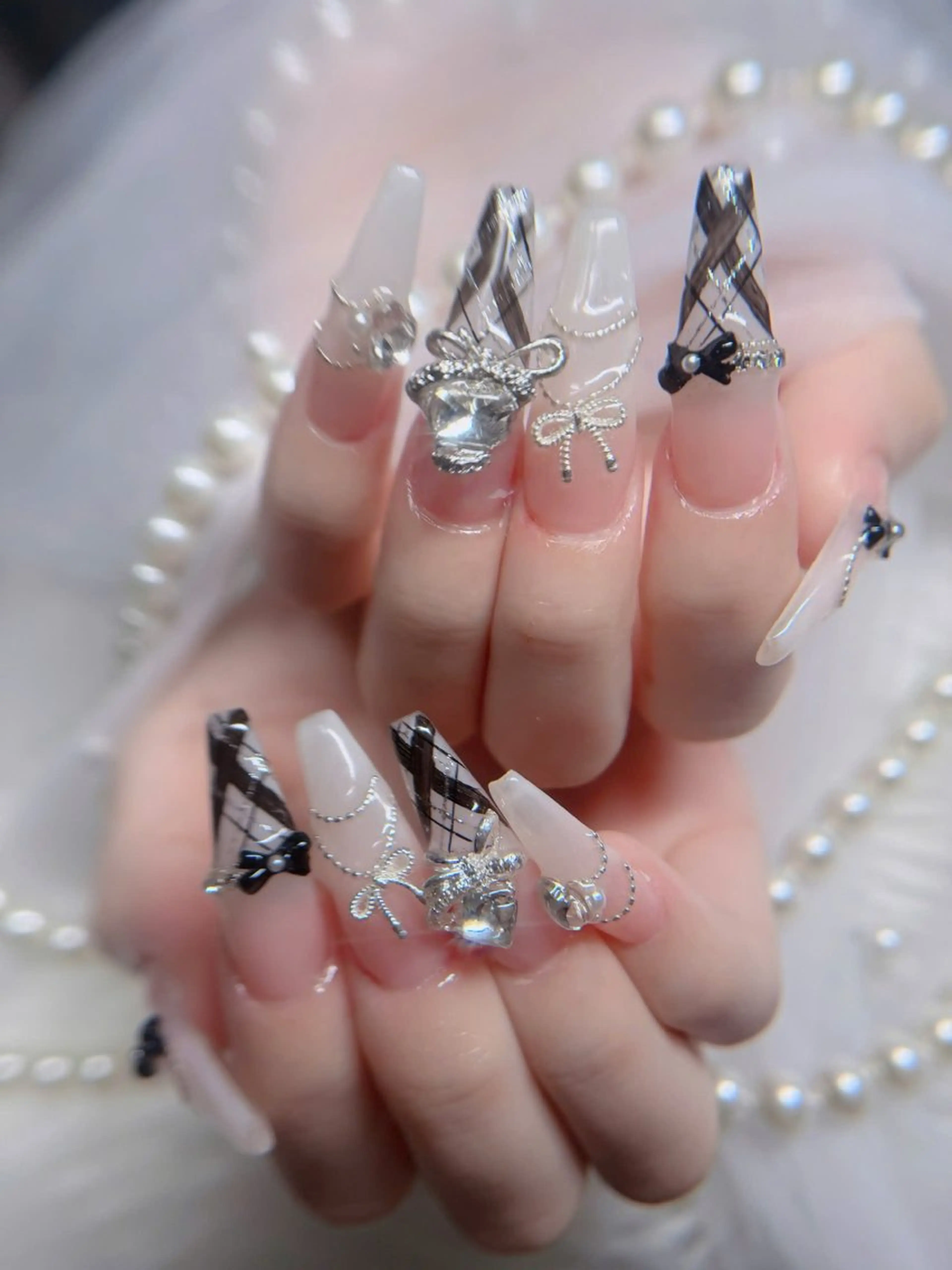 ネイル フレンチネイル ジェルネイル ガラスフレンチ ハロウィン ハート ハンドネイル H.baby Nail Salonのネイルデザイン