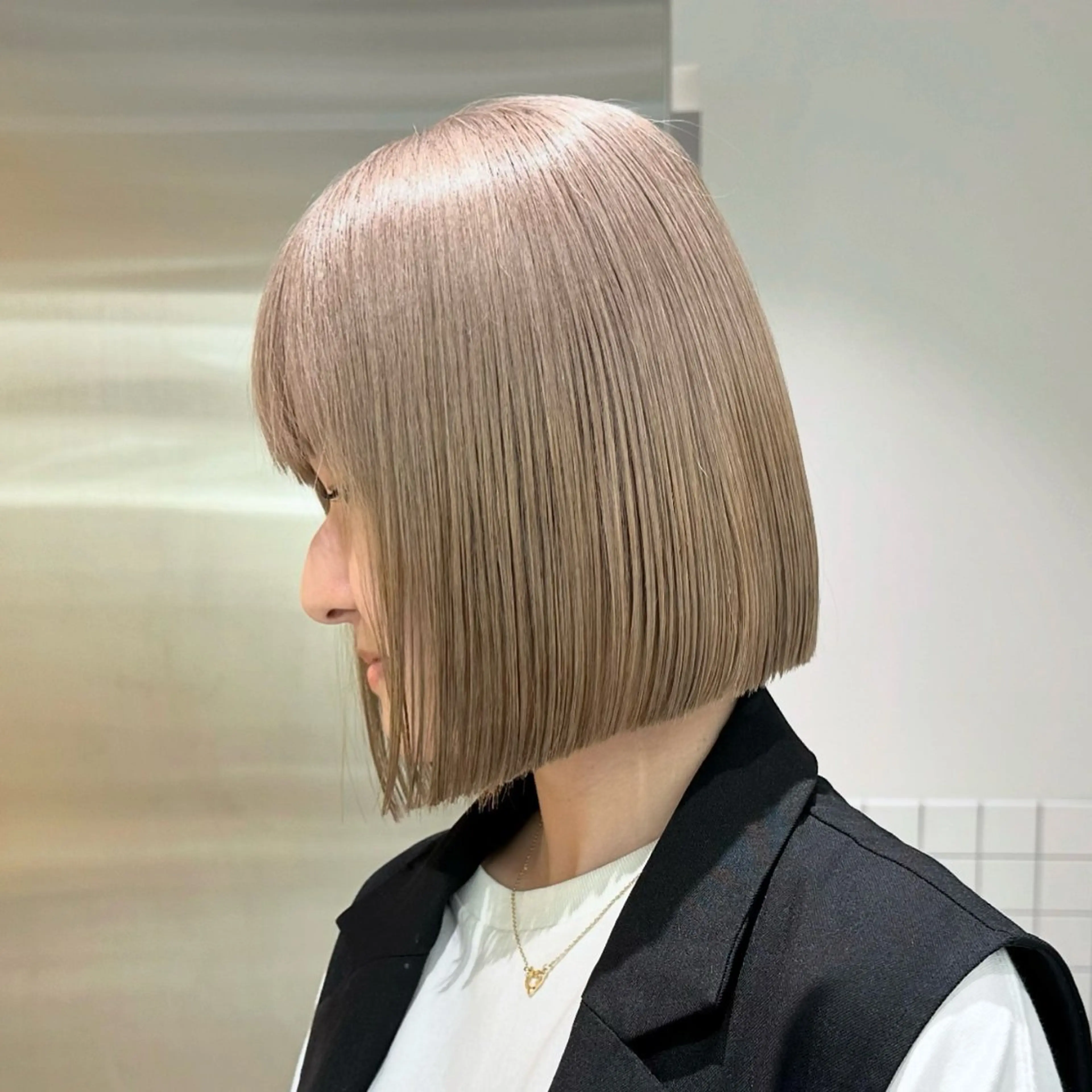 ショート カラー iroha半個室 大阪/ボブ/縮毛矯正のヘアスタイル