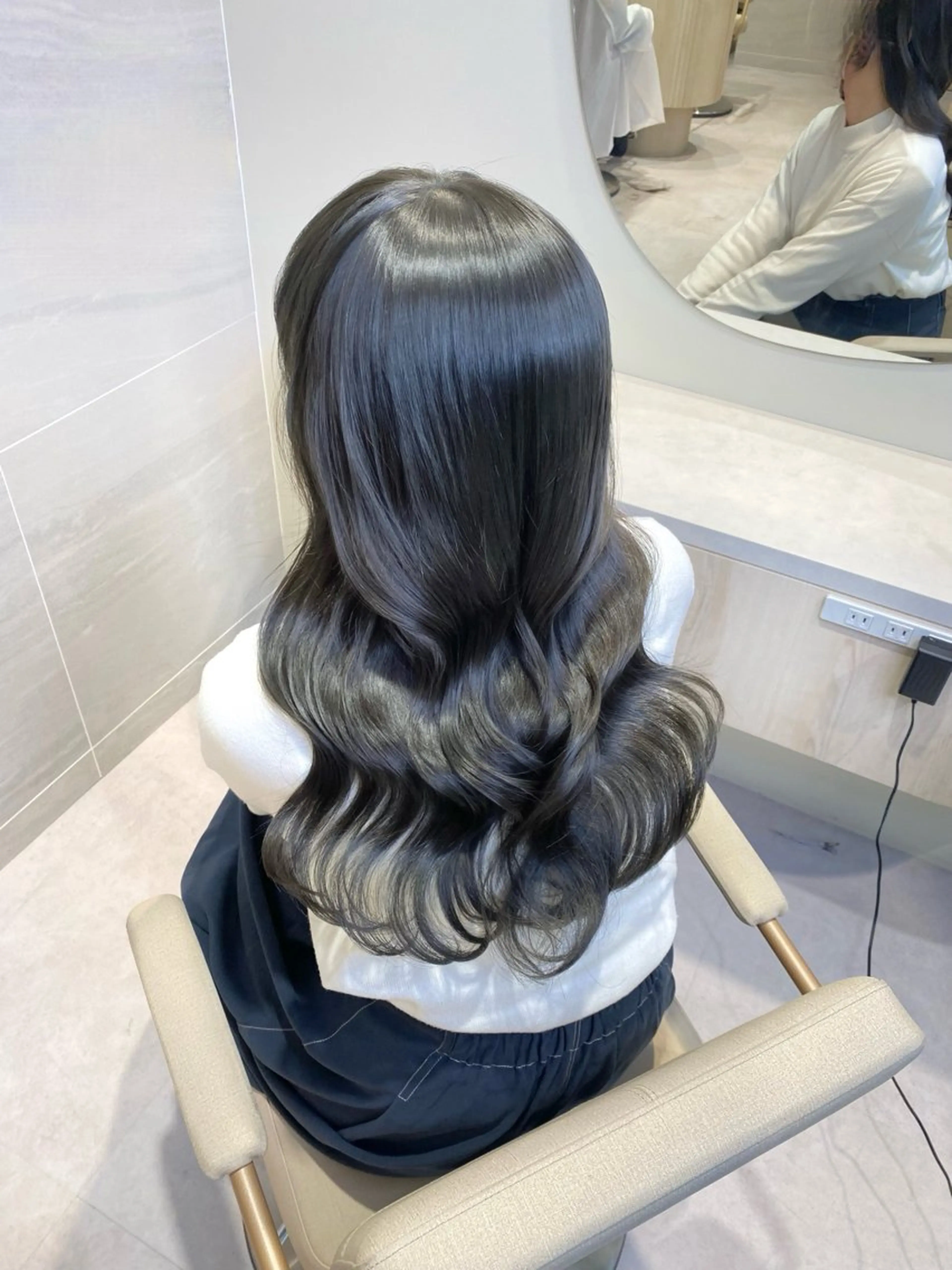 ロング カラー ダークグレー ダークグレージュ グレージュ イルミナカラー 透明感カラー🌿 グレージュ🐺陽介のヘアスタイル