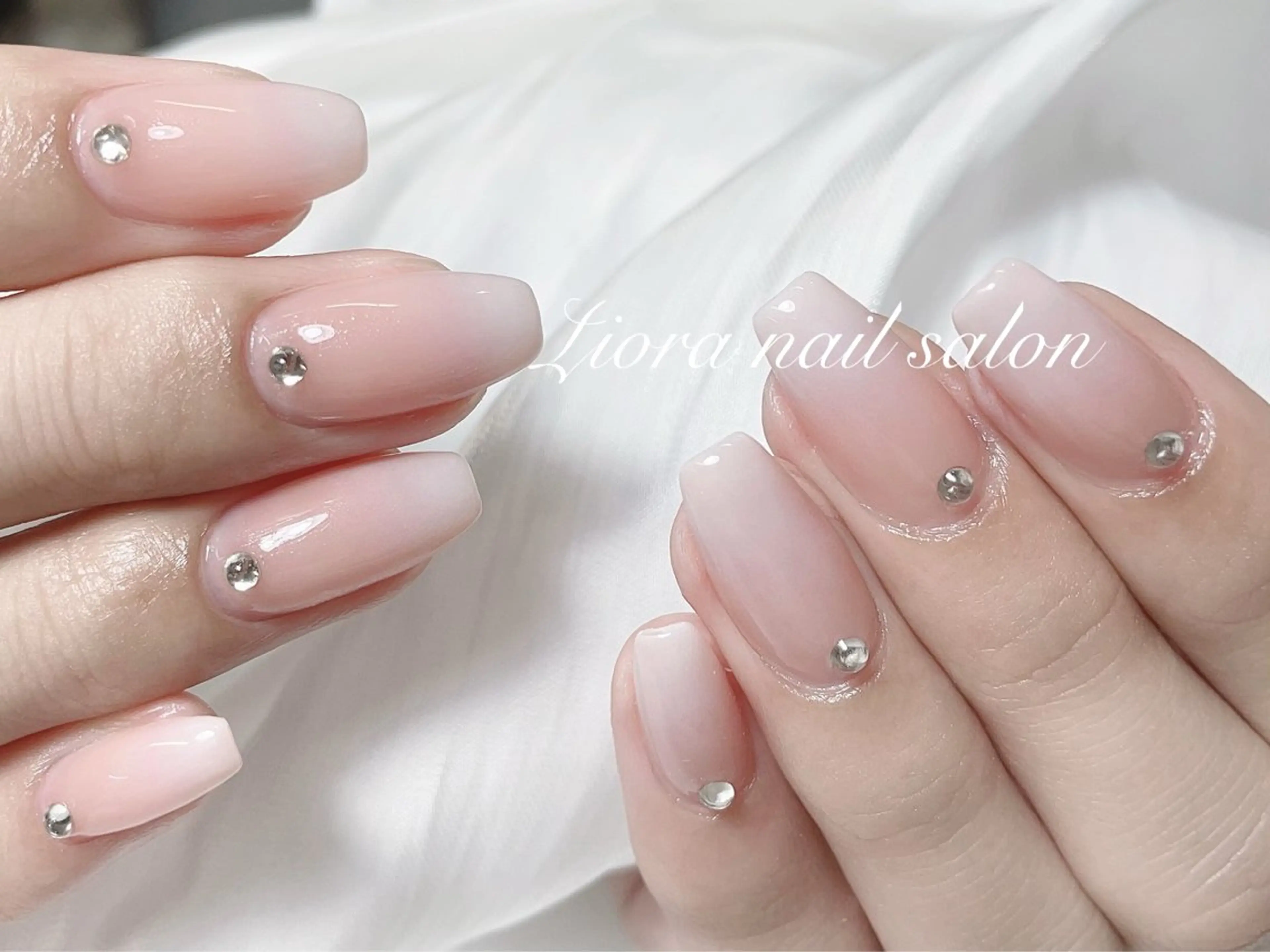 ネイル フレンチネイル ジェルネイル ガーリー グラデーション キラキラネイル ハンドネイル Liora nail スカルプ専門店のネイルデザイン