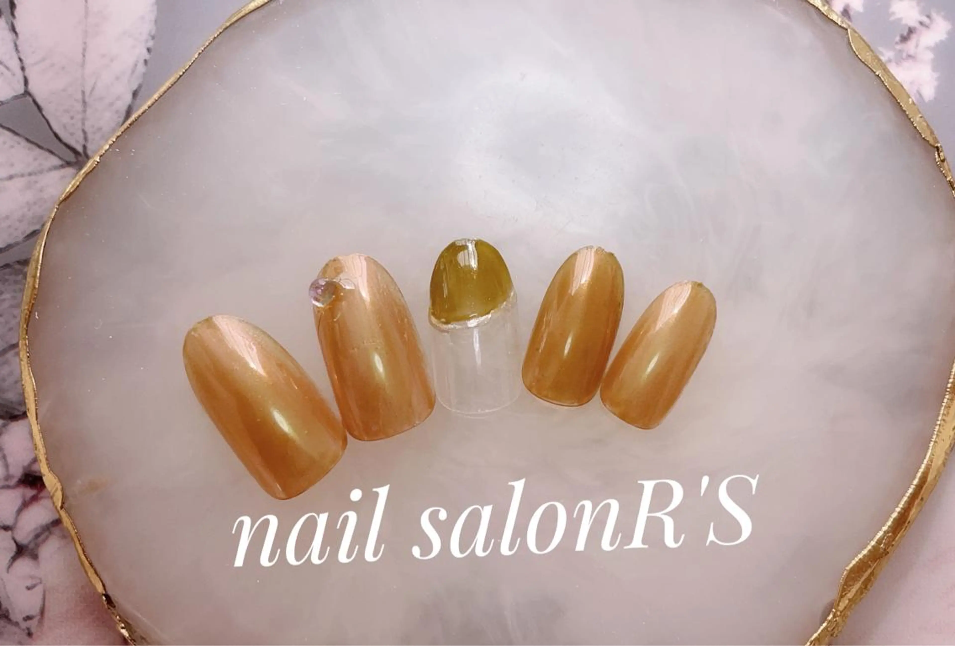 ネイル ミラーネイル ワンカラーネイル オレンジ ピスタチオネイル nail salon R'sのネイルデザイン