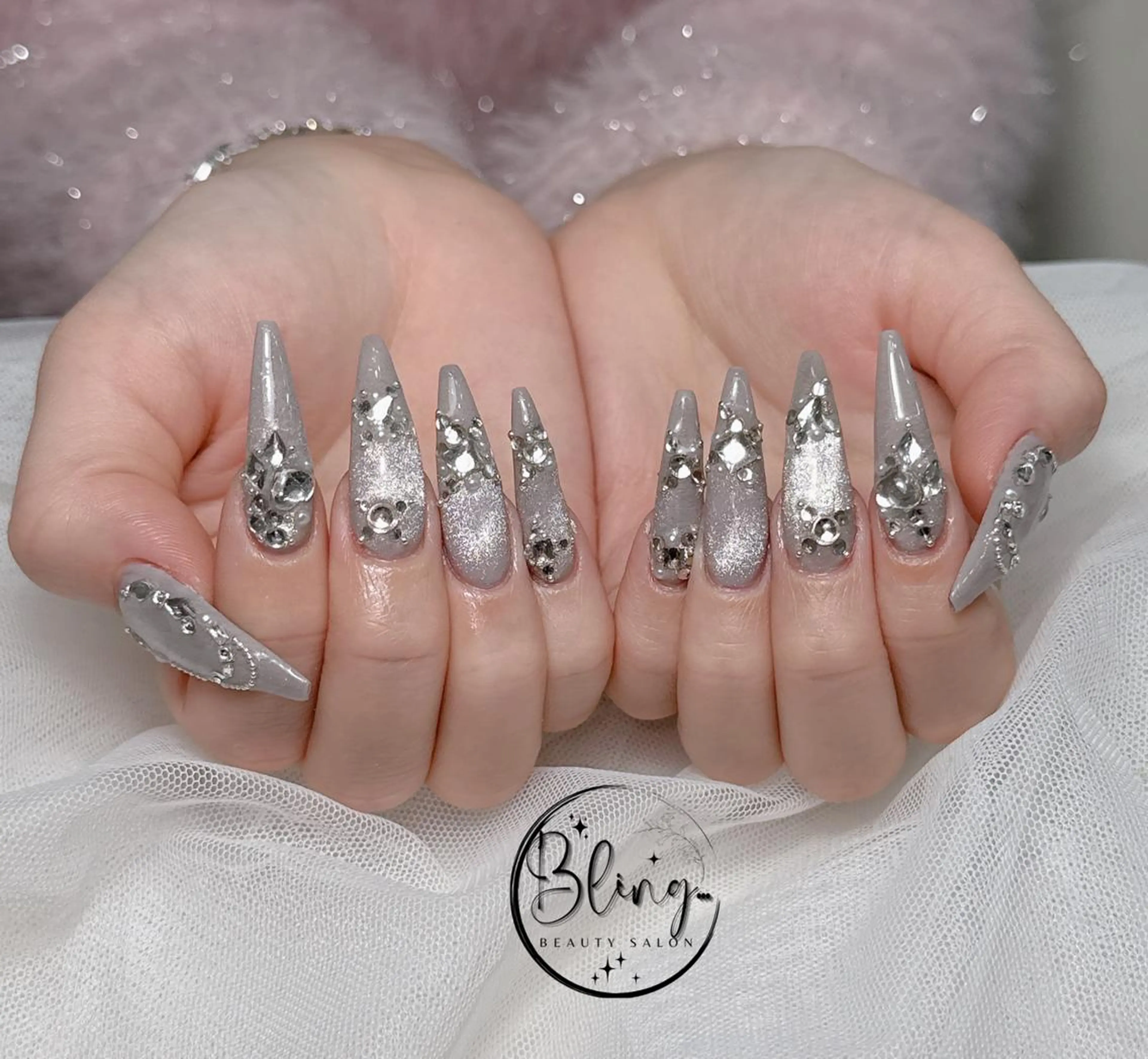 ロング カラー ベージュカラー グラデーションカラー ピンクカラー 韓国風ヘア ハンドネイル Bling Salonのネイルデザイン