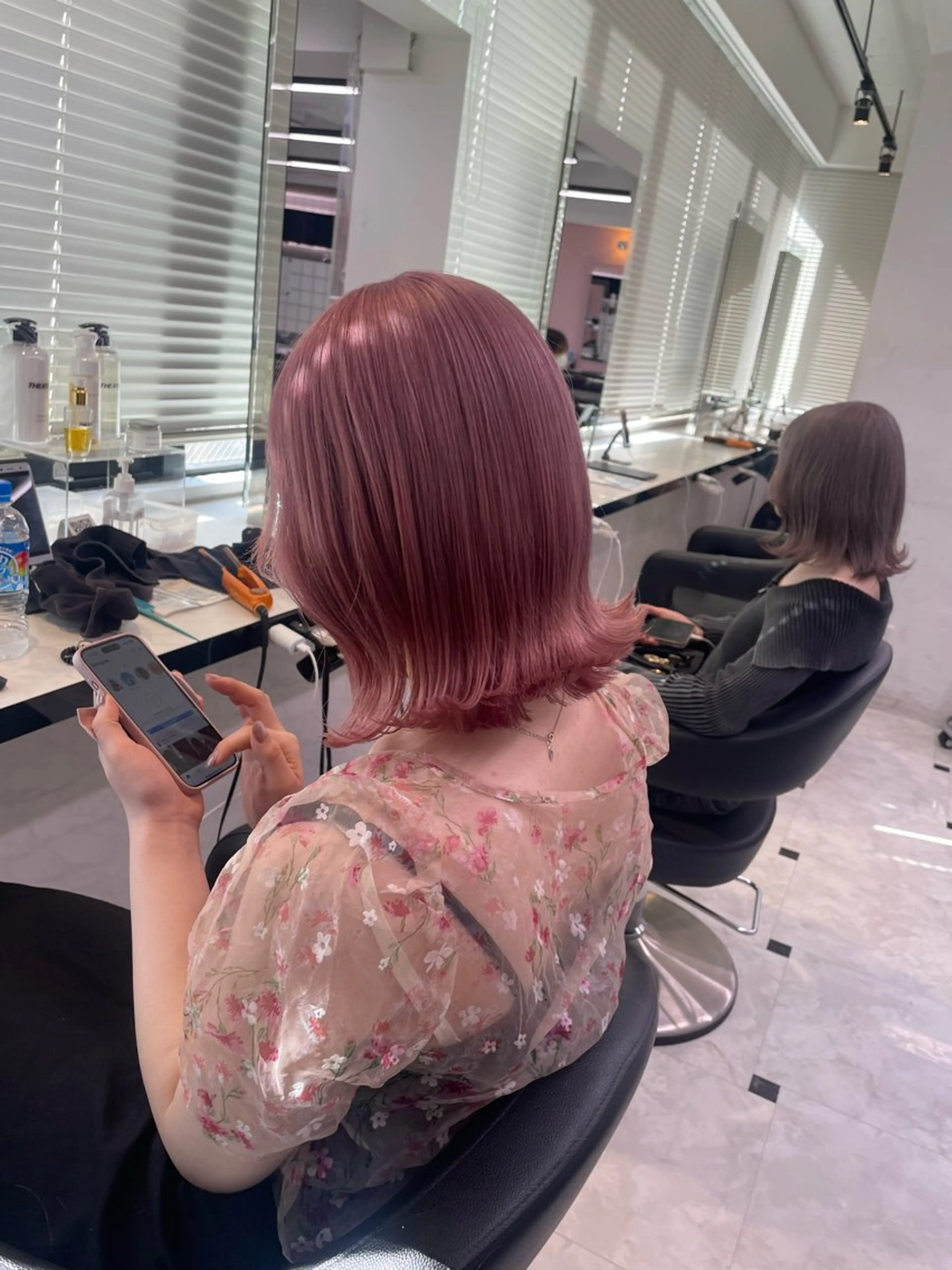 ショート カラー ヘアアレンジ ブリーチ ダブルカラー ピンクカラー ヘアカラー トリートメント ヘアセット ピンク・ベージュ🩰 カラー🫧とらのヘアスタイル