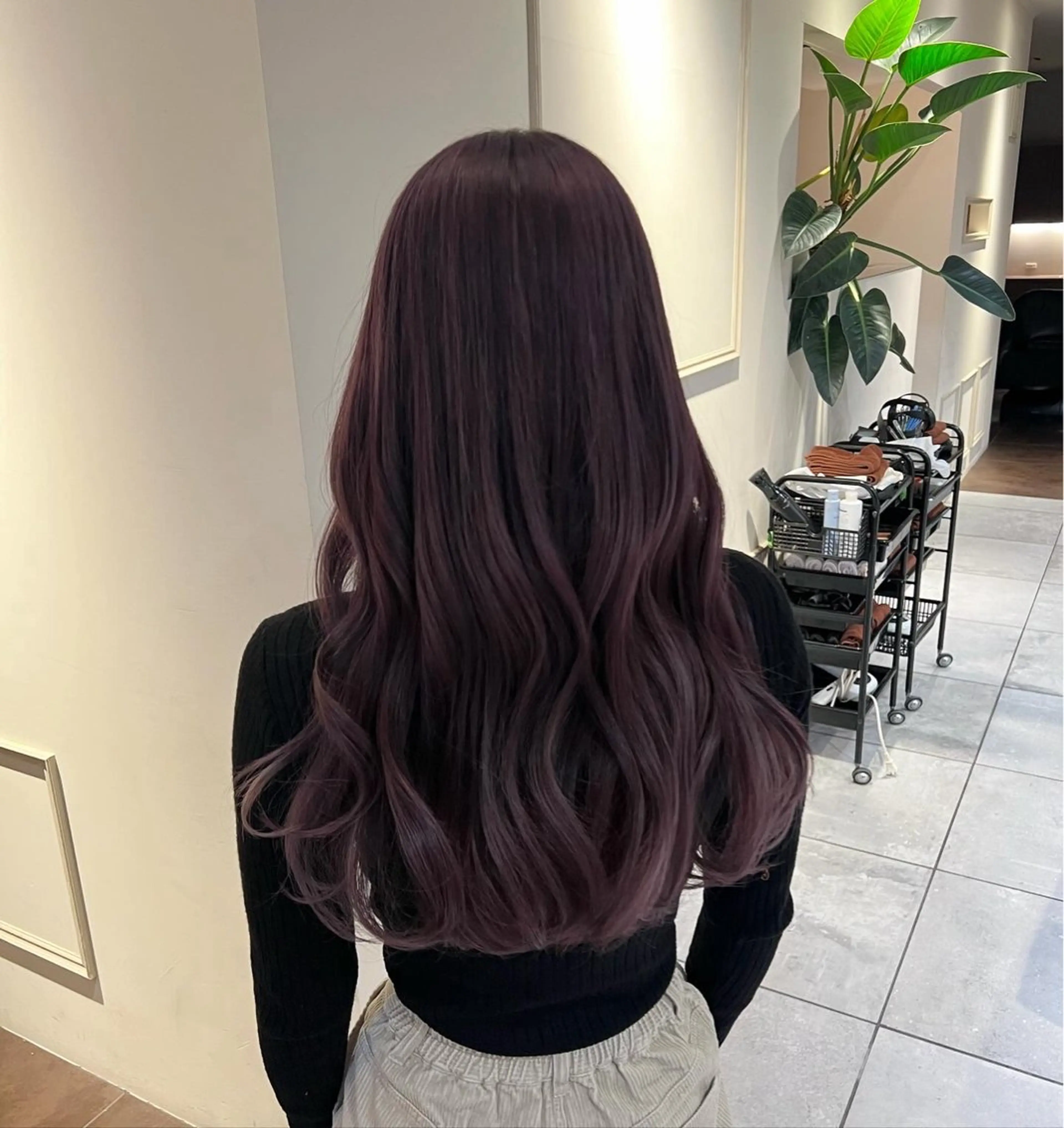 ロング カラー ブリーチ ラベンダーカラー カット ヘアカラー 西村 美羽のヘアスタイル