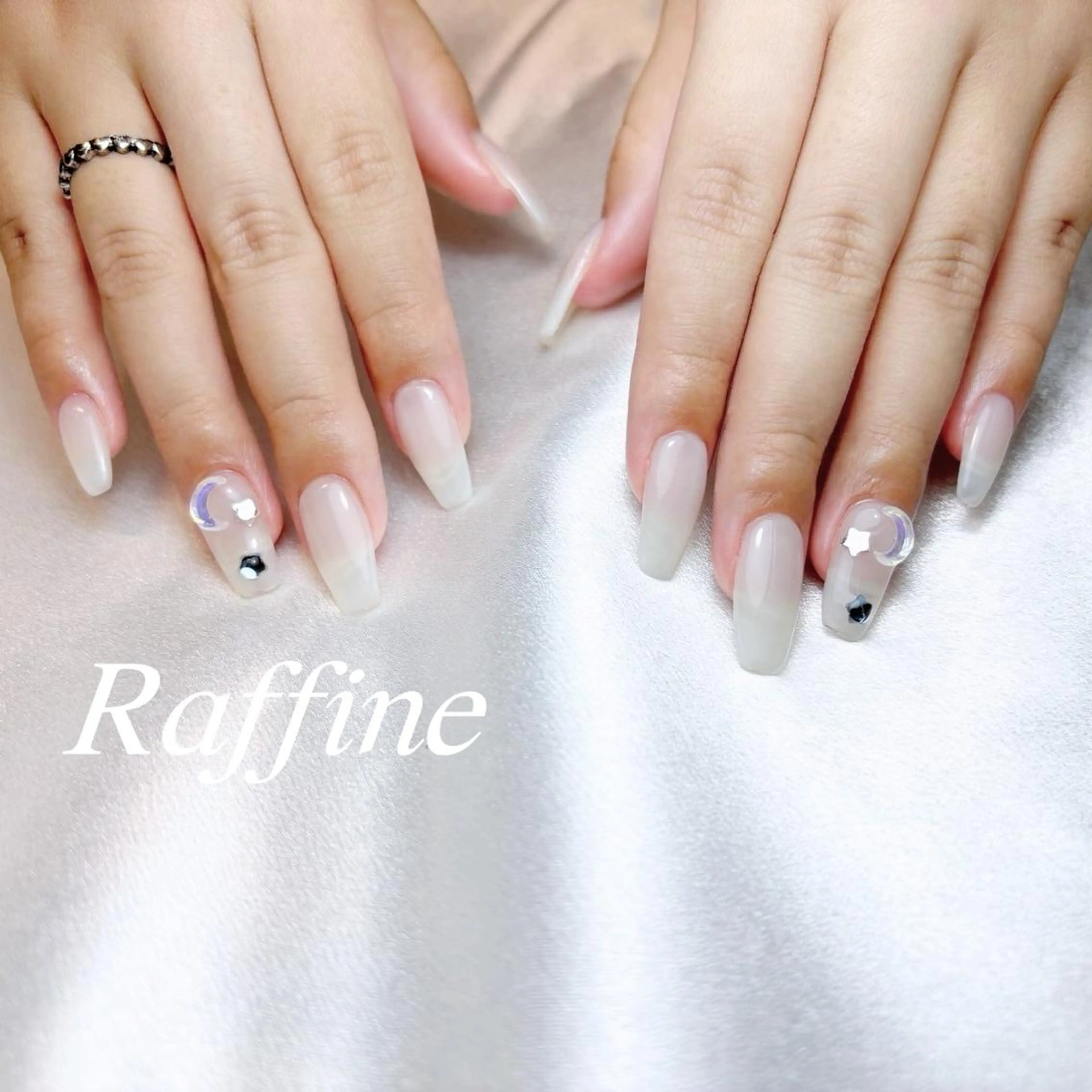 ネイル ハンドネイル RAFFINE haru🦋🩵のネイルデザイン
