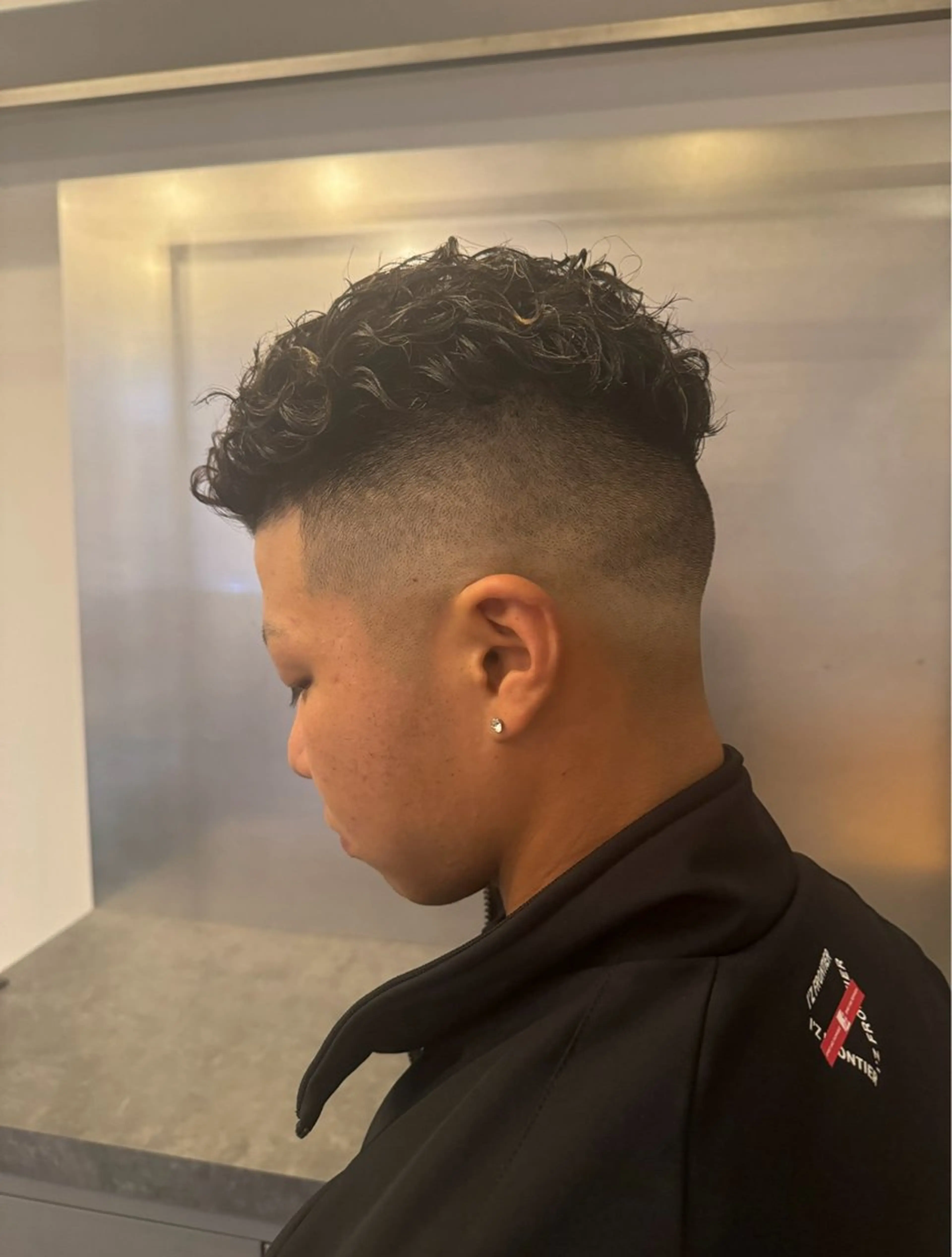 ショート パーマ メンズ フェードカット メンズパーマ 刈り上げ クオンヒール谷町店所属・藪野 悠のヘアスタイル