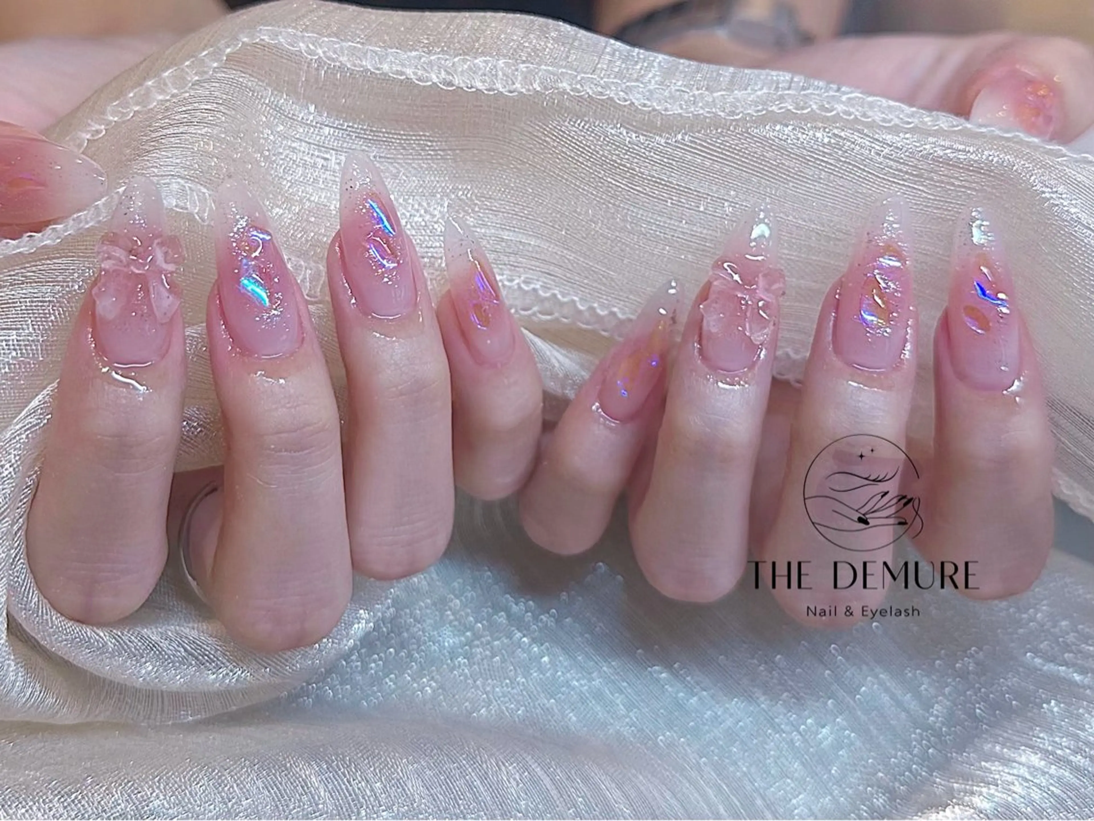 ネイル アートネイル キラキラネイル 韓国ネイル 水色 ロングネイル ハンドネイル ハンドケア NailDemure 【銀座店】のネイルデザイン