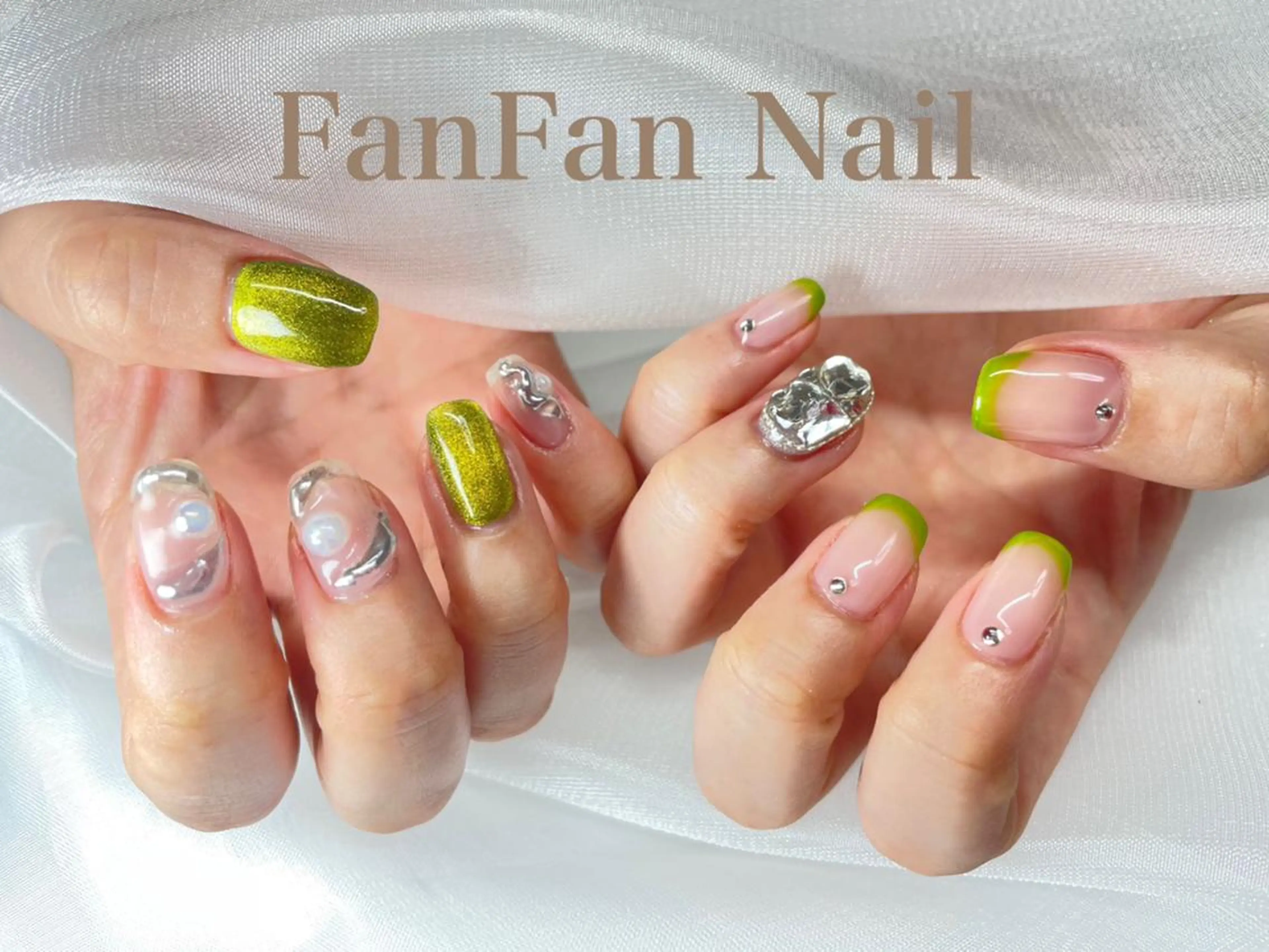 ネイル アートネイル オーロラネイル ガーリー キラキラネイル 韓国ネイル Fanfan  長さ出し専門のネイルデザイン