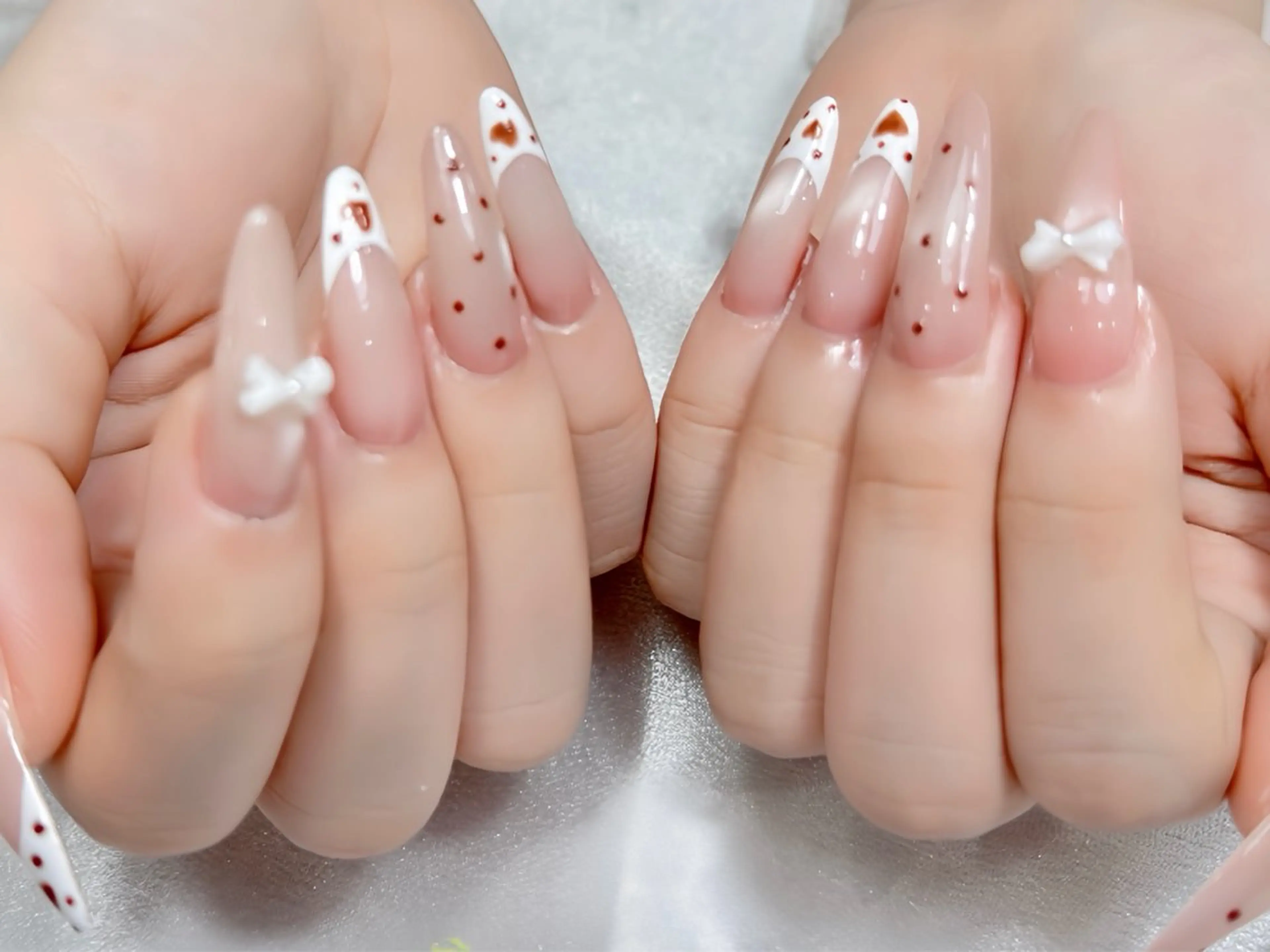 ネイル オーロラネイル チークネイル 桜ネイル クリアネイル ドット ハンドネイル Rin Nail 新大久保店のネイルデザイン