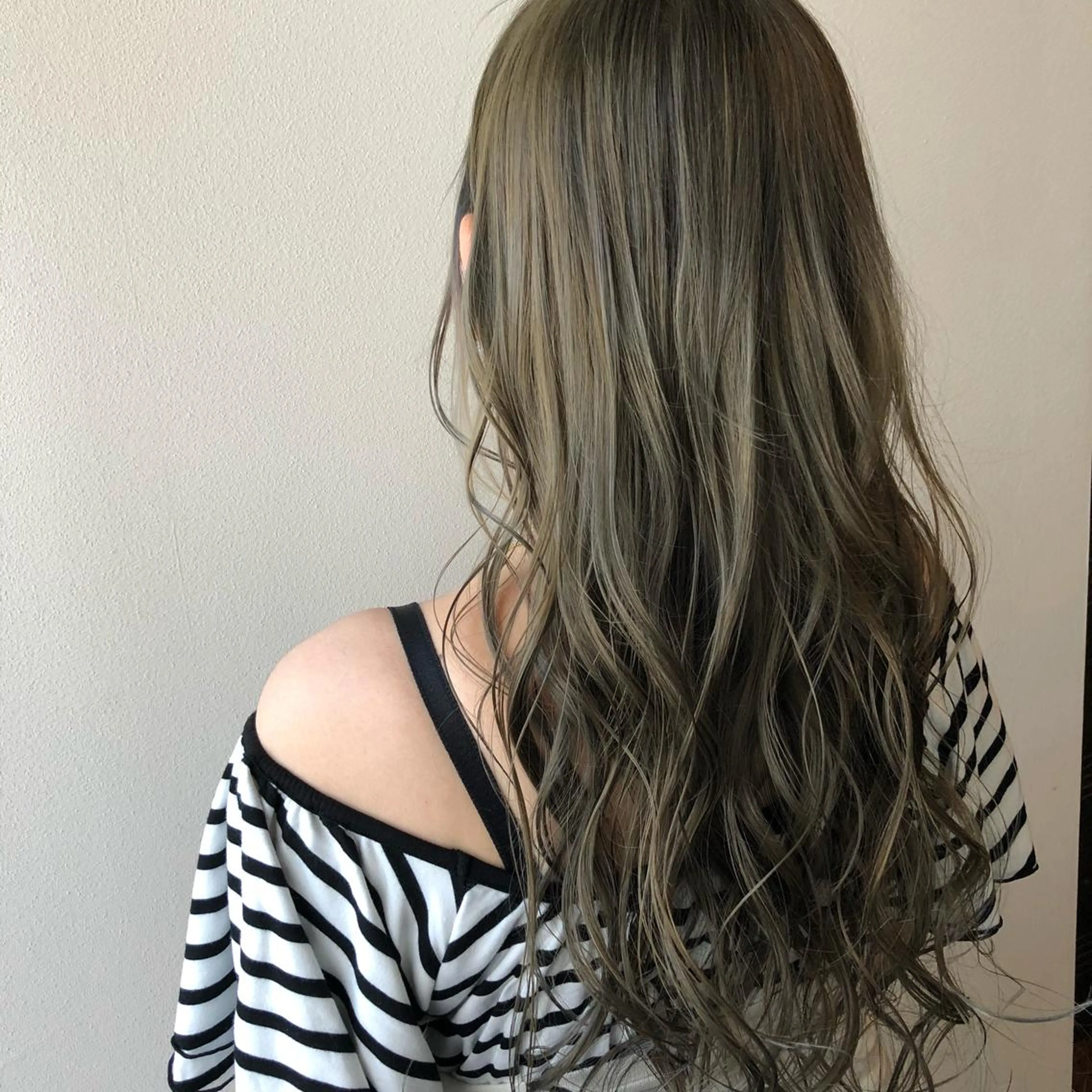 ロング カラー ヘアカラー トリートメント 江藤 星史のヘアスタイル