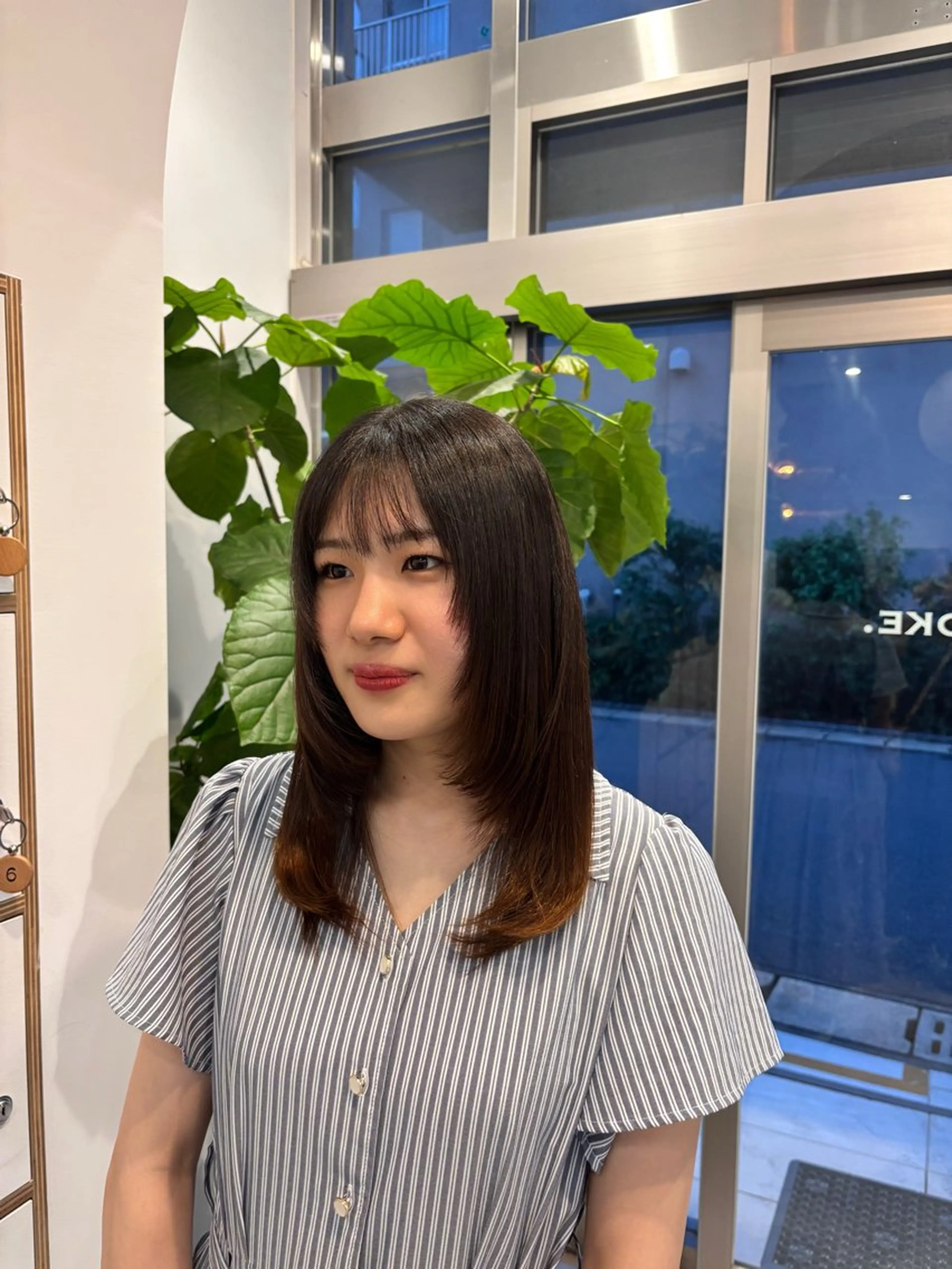 ミディアム レイヤーカット 千田 りんなのヘアスタイル