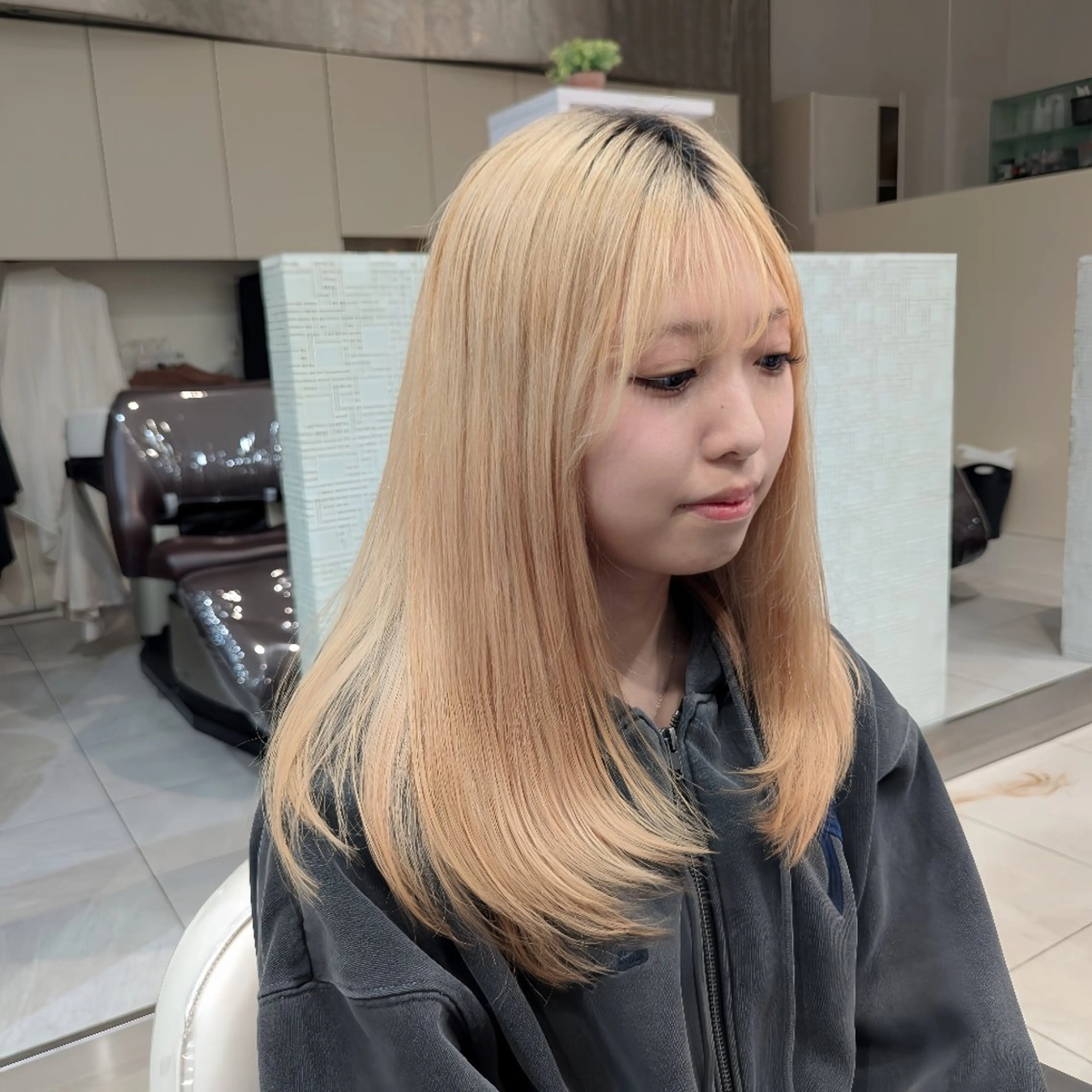 セミロング 髪質改善 カミムラのヘアスタイル