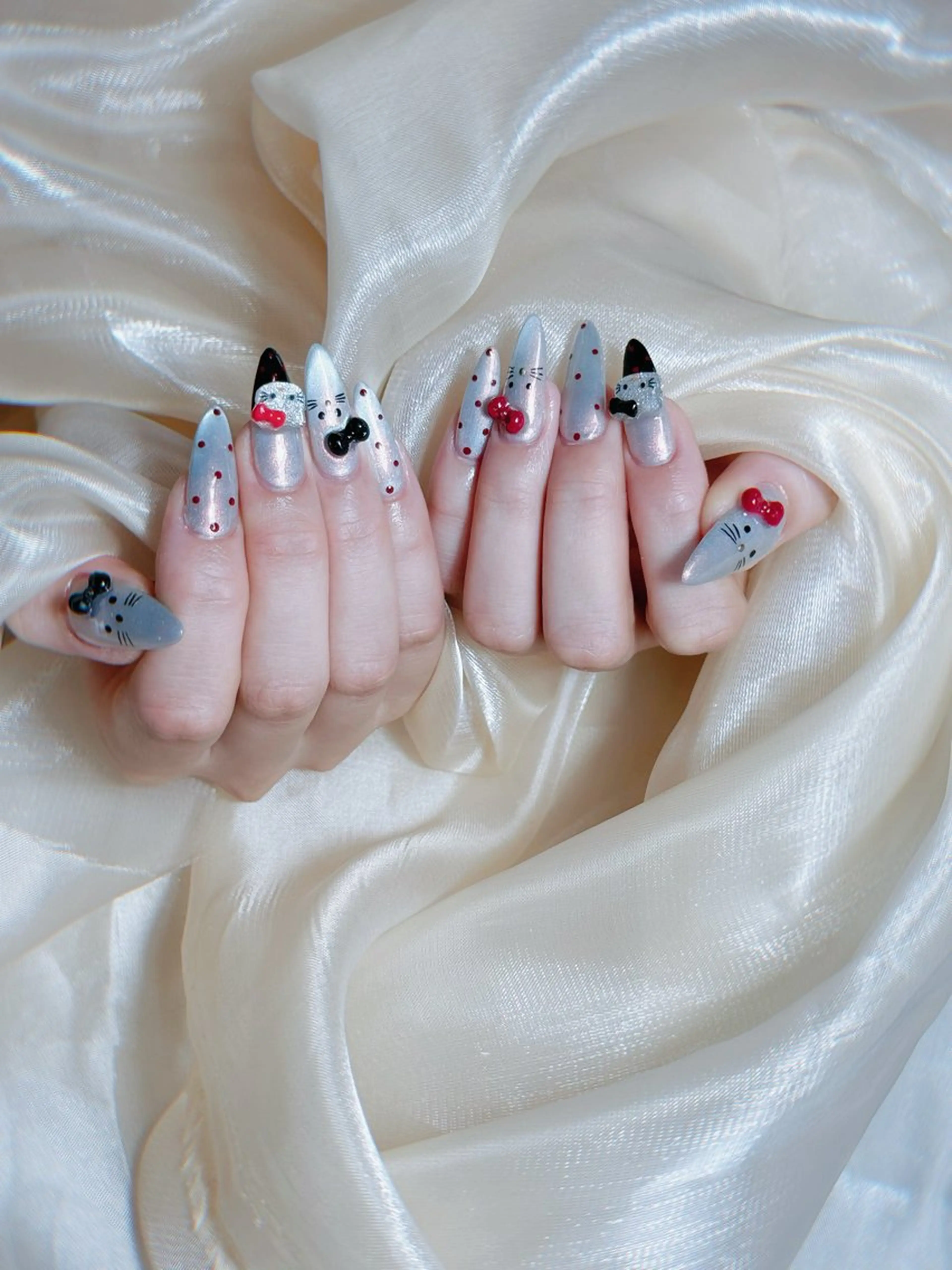 ネイル ジェルネイル グラデーション キラキラネイル ミラーネイル ニュアンスネイル ハンドネイル Kitty Nailのネイルデザイン