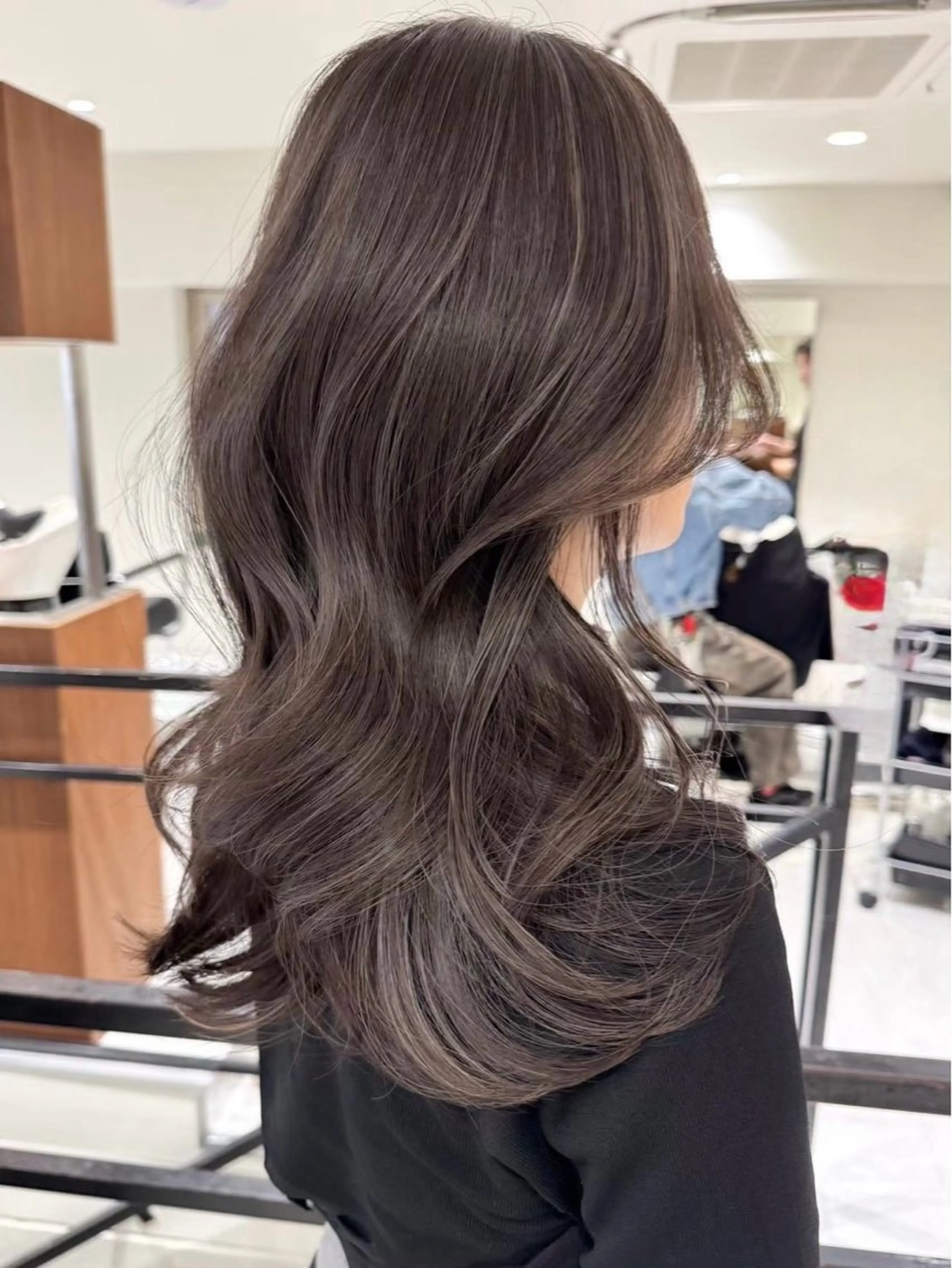 ロング カラー ハイライトカラー ハイライト レイヤーカット 新實 ゆりあのヘアスタイル