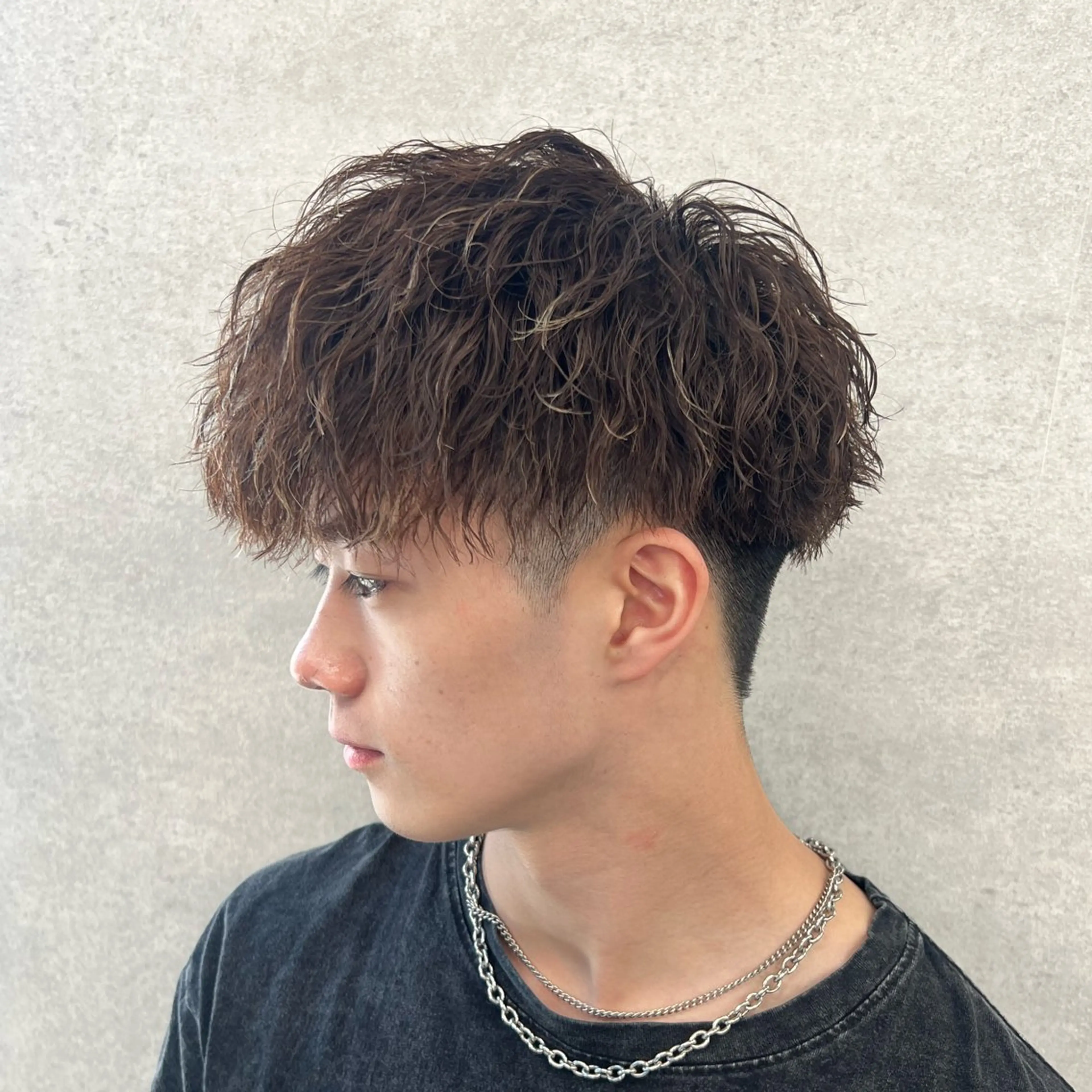 ショート カラー パーマ ヘアアレンジ メンズ センターパート メンズハイライト メンズメッシュ マッシュ メンズパーマ カット パーマ トリートメント ヘッドスパ ヘアセット 仕上がり満足度No. 1🔥BLUCK🔥のヘアスタイル