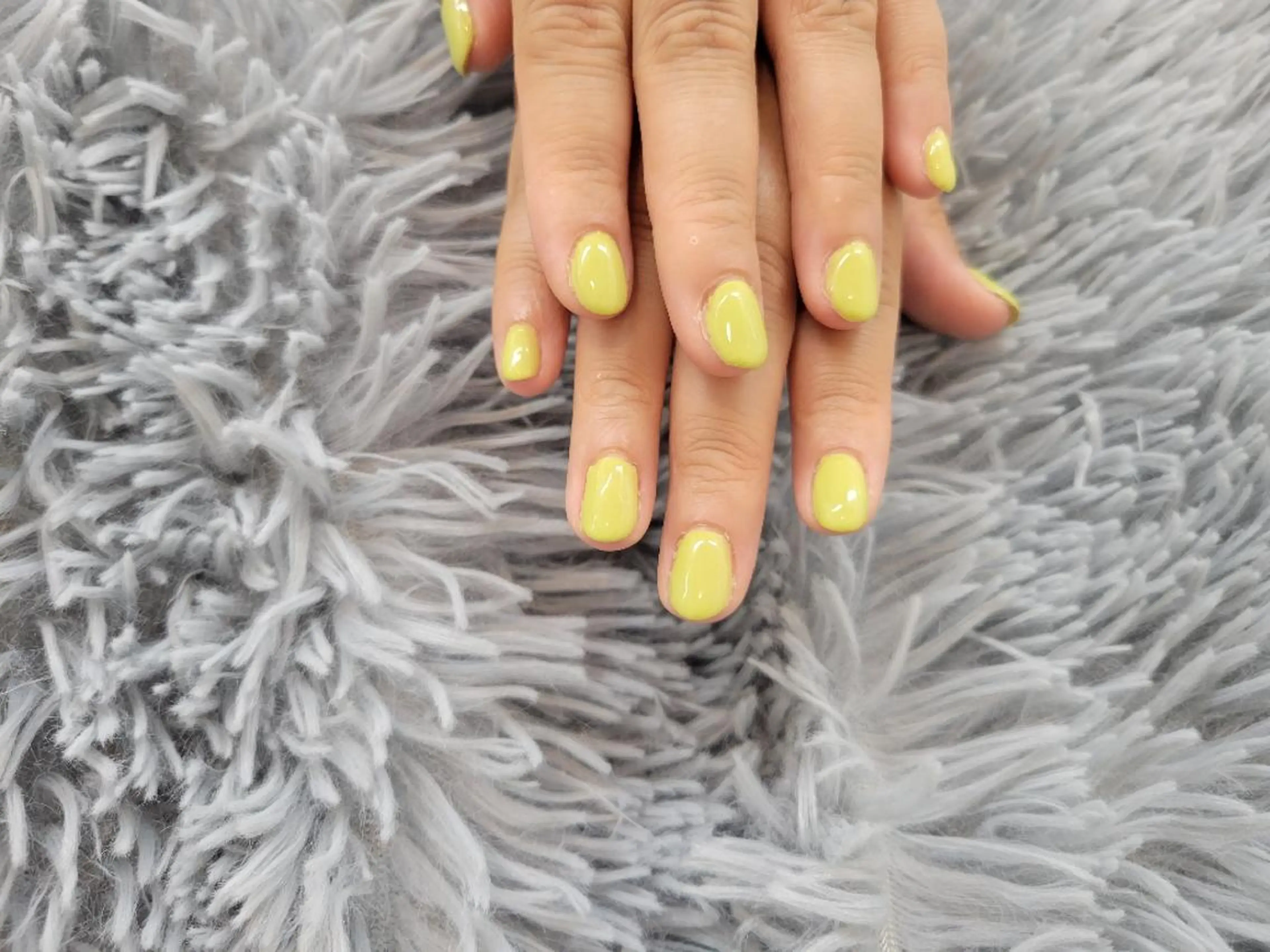 ネイル ワンカラーネイル 黄色 Gnomes loaのネイルデザイン