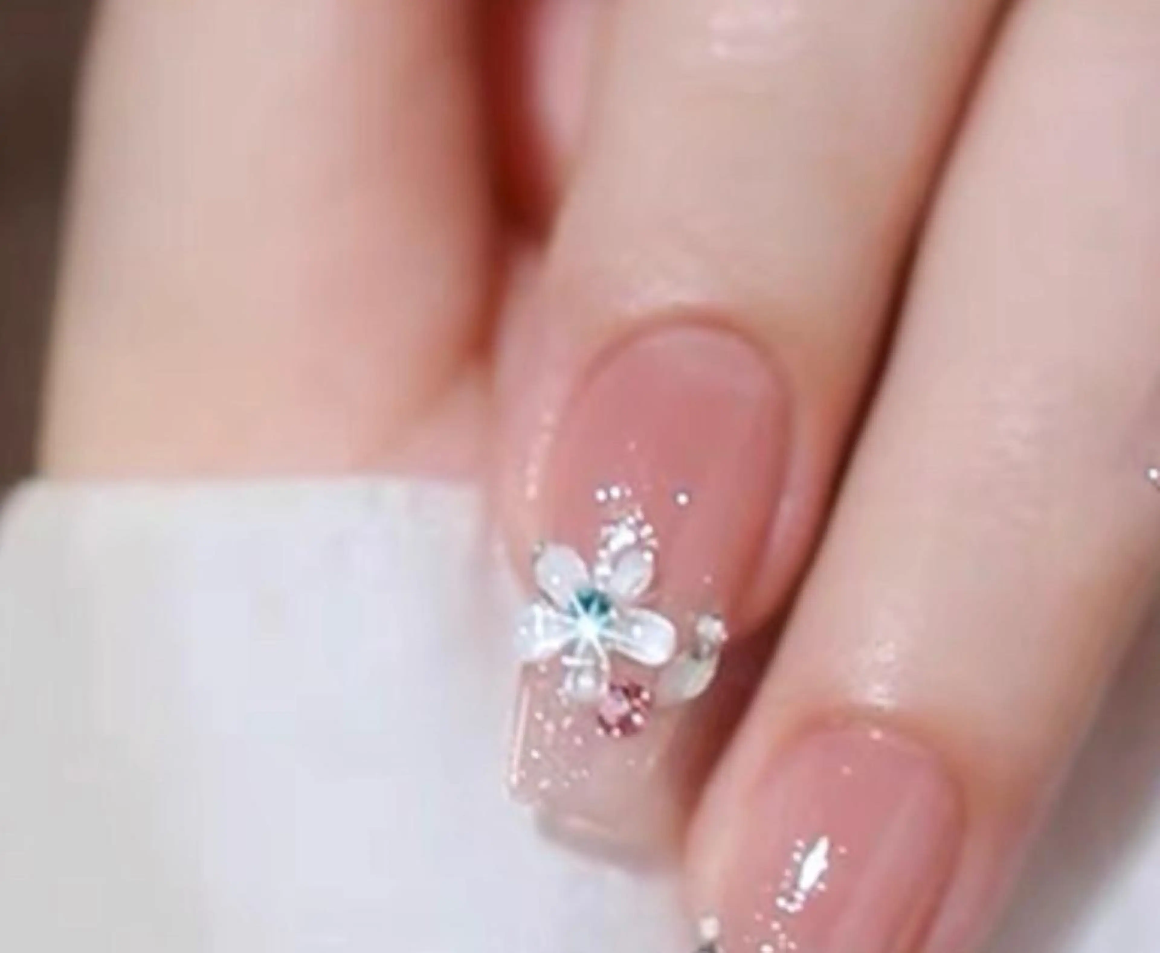 ネイル はぴねす所属・横浜 美夢のネイルデザイン