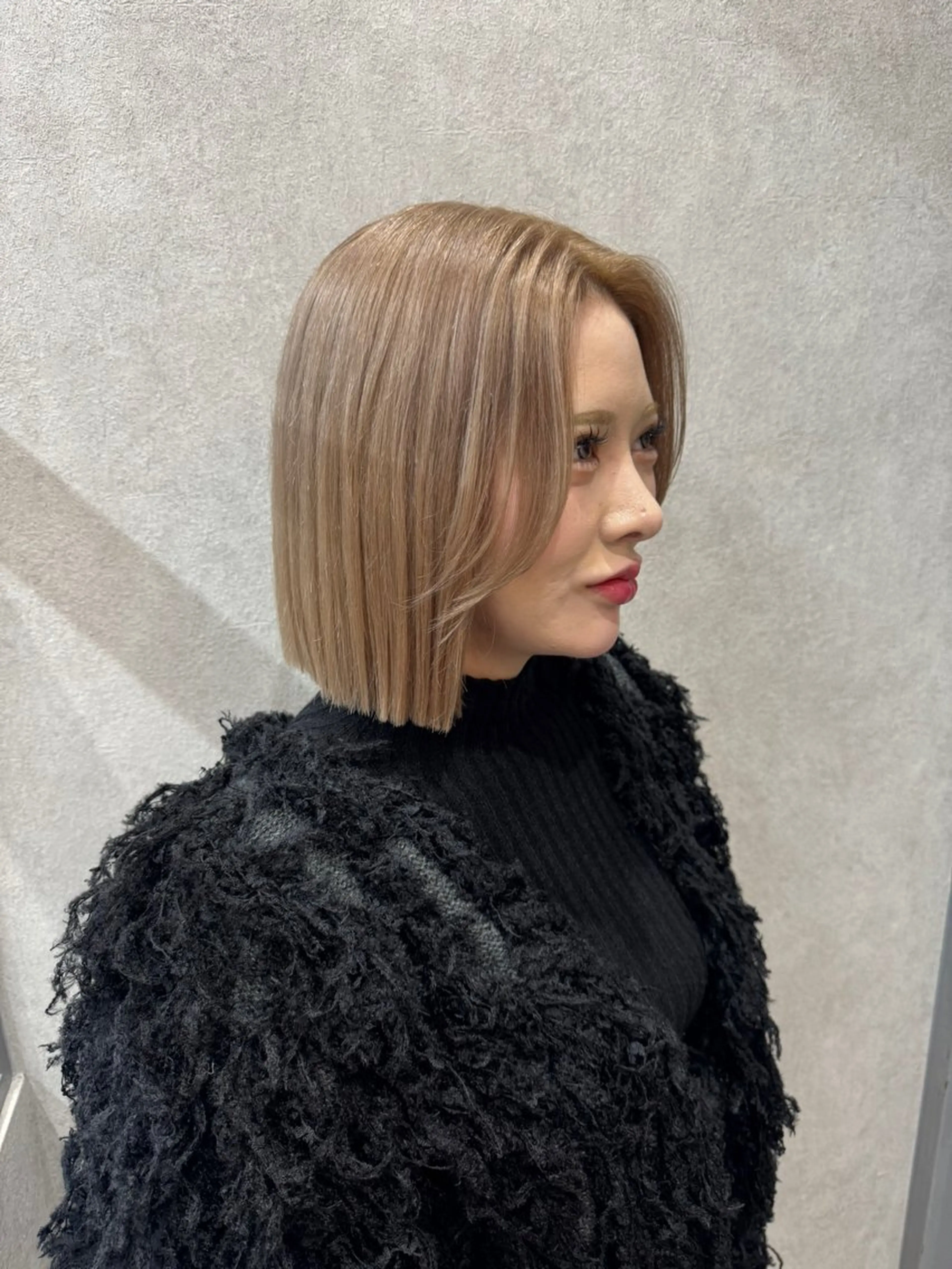 ミディアム karin ボブハイトーンのヘアスタイル