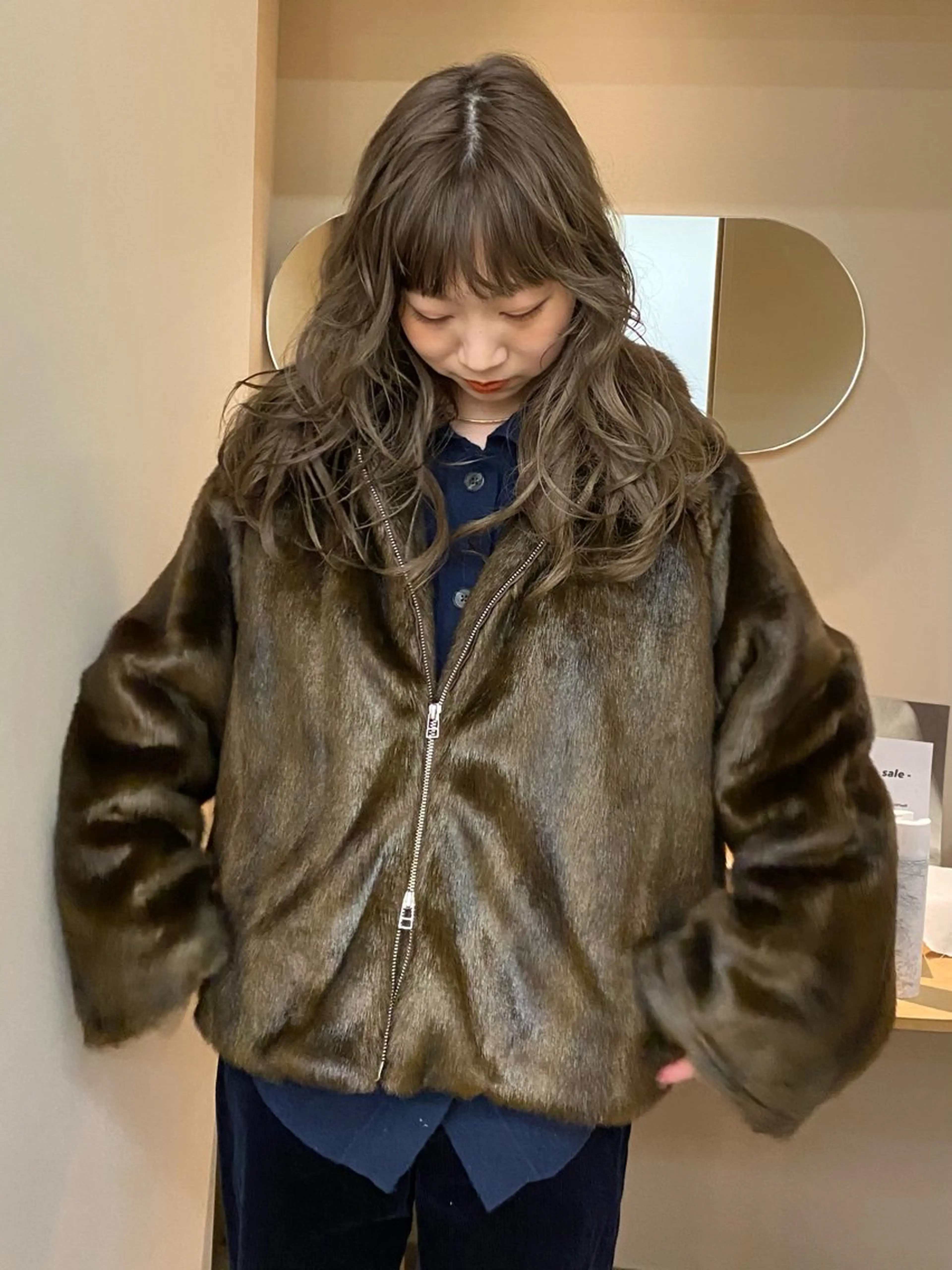 ロング カラー ベージュカラー ブリーチ ブラウンカラー ブラウンベージュ くすみブラウン 伊藤朱音/栄/ レイヤーカットのヘアスタイル