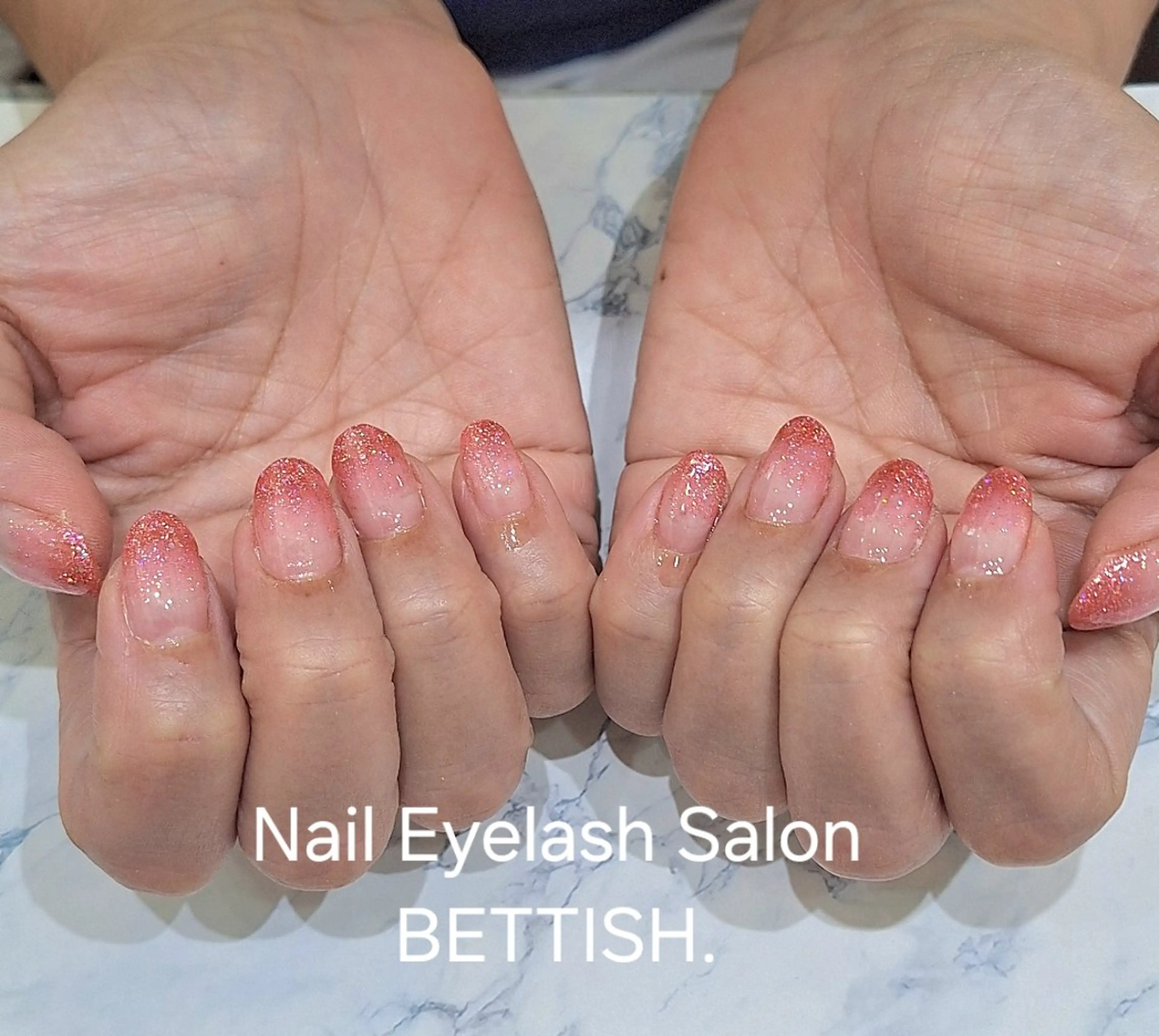 ネイル ラメ(グリッター) ラメグラデーション 赤色 BETTISH AIRIのネイルデザイン