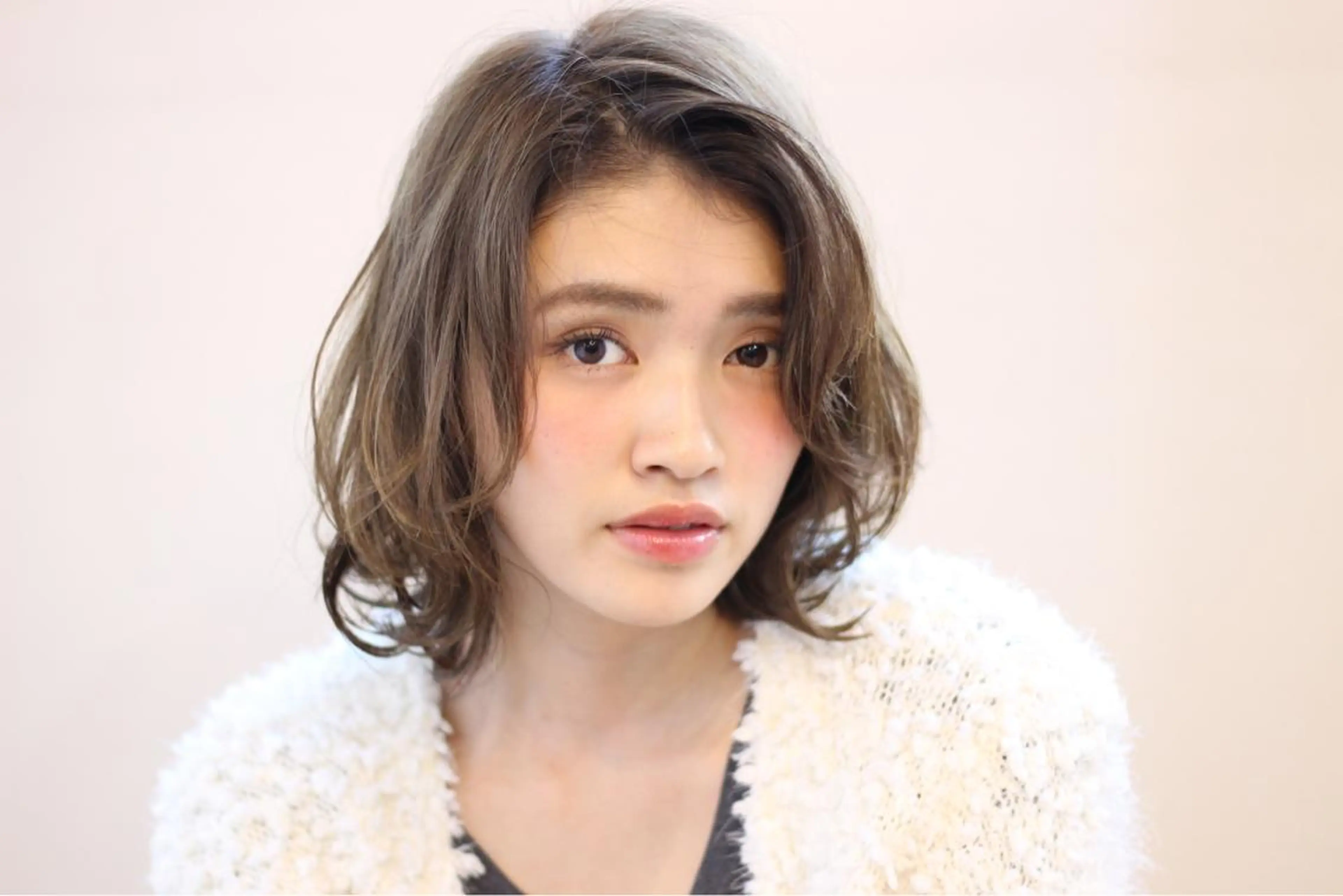 ショート アッシュ ボブ 外ハネヘア 鎌倉 彩のヘアスタイル