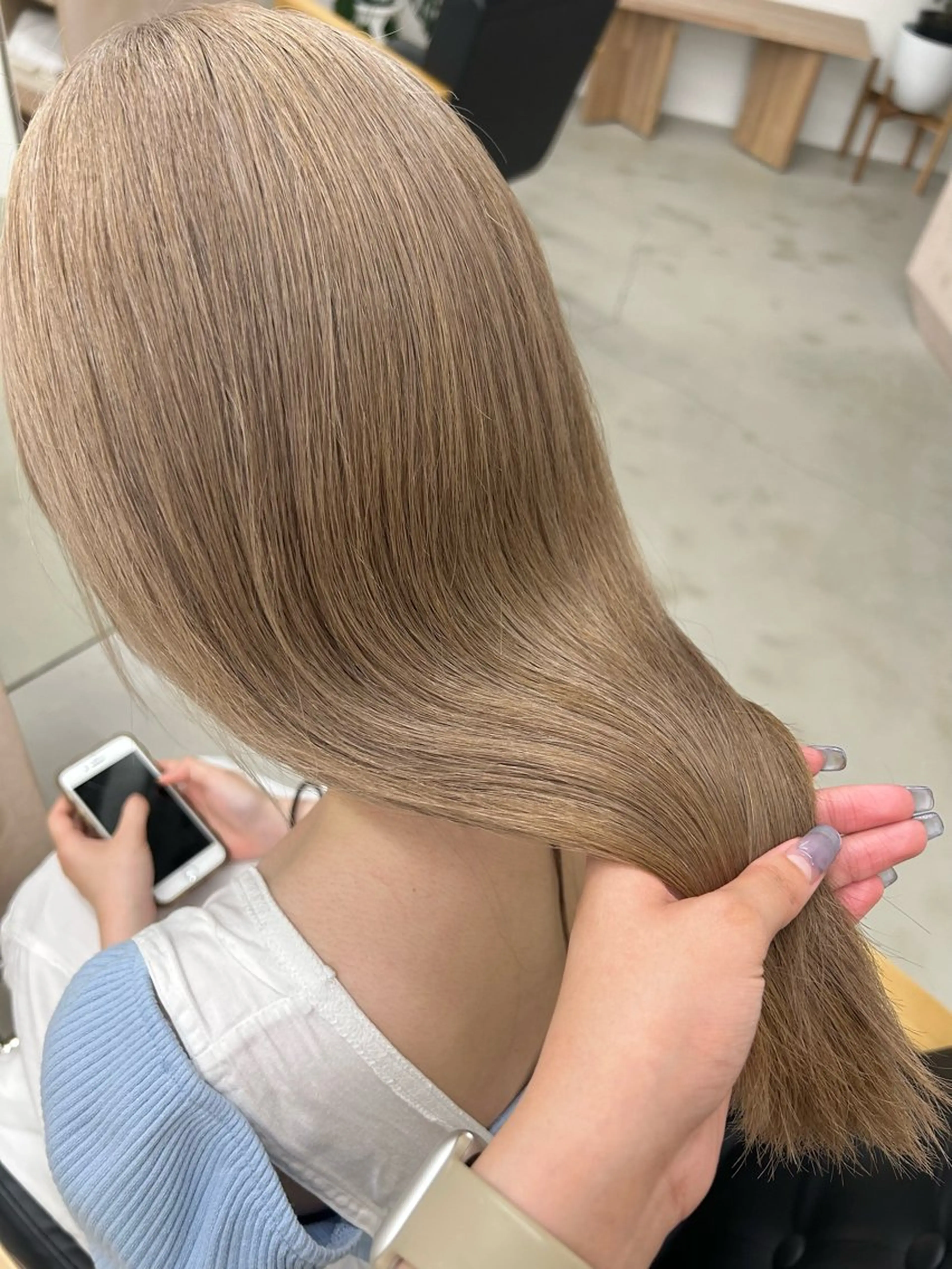 ロング カラー ベージュカラー ブリーチ ホワイトベージュ noa  🦋 ブリーチ/暖色のヘアスタイル