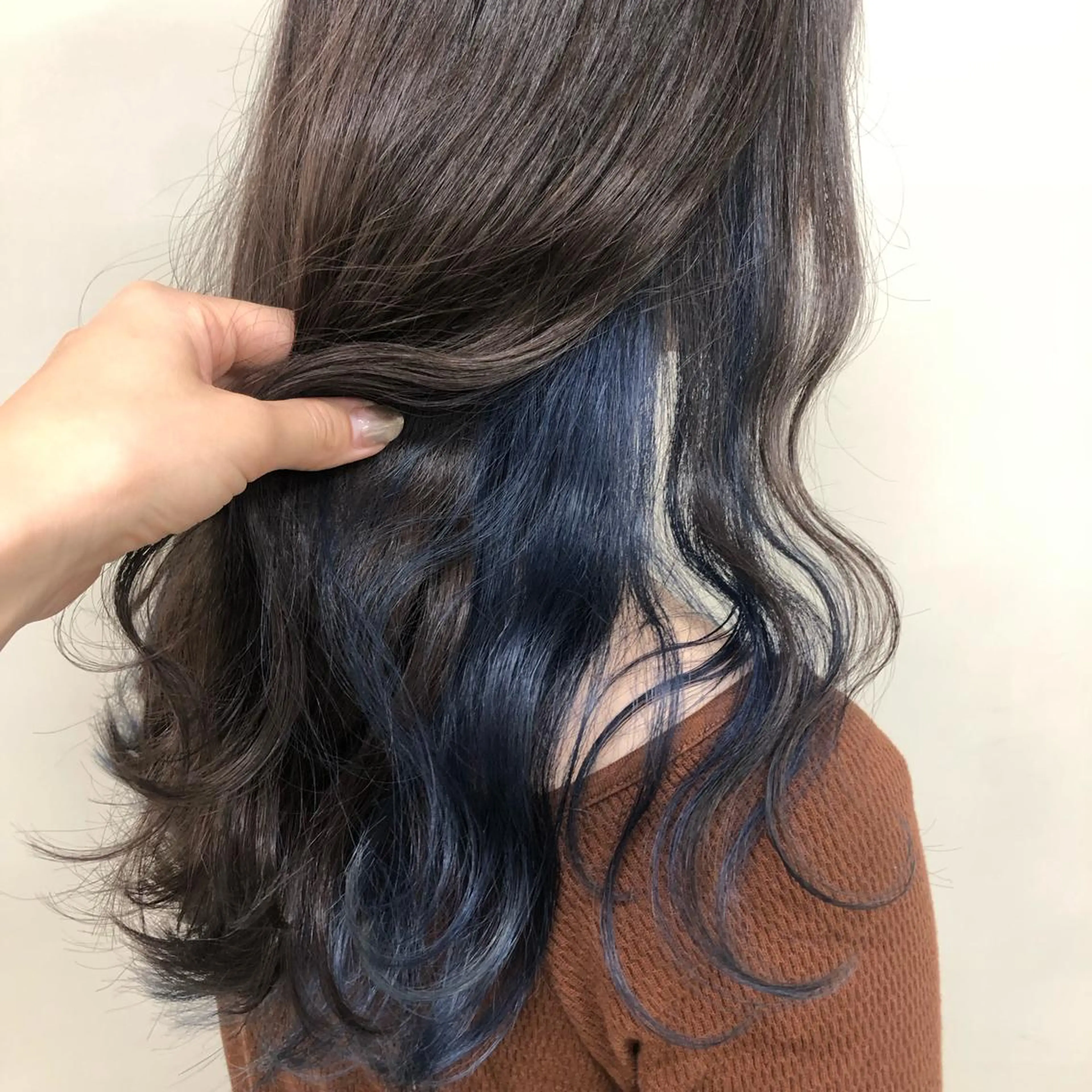 セミロング カラー インナーカラー エクステ ハイトーン 💭黒崎ハルカのヘアスタイル