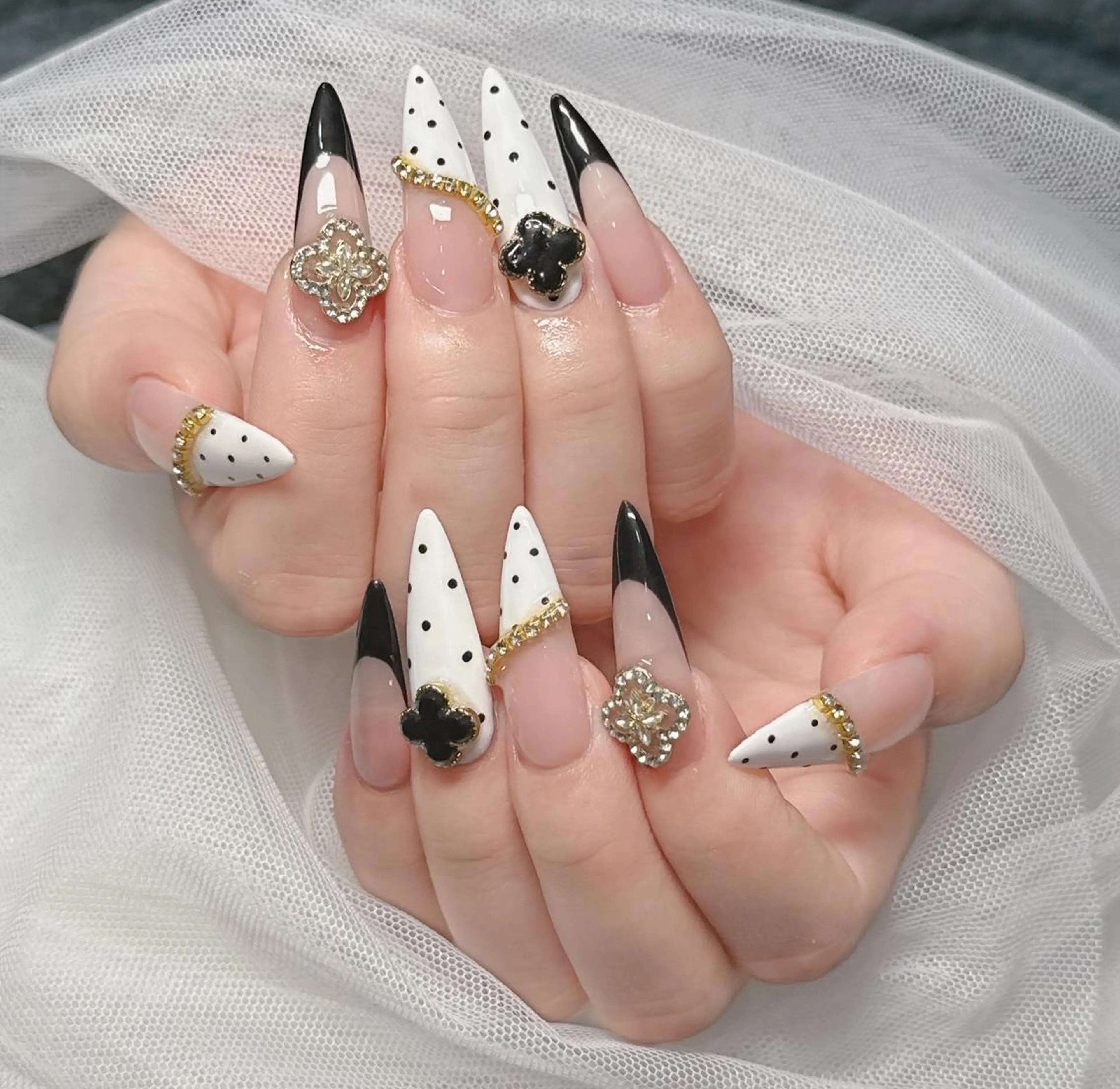 カラー ロング ベージュカラー グラデーションカラー ピンクカラー 韓国風ヘア ハンドネイル Bling Salonのネイルデザイン