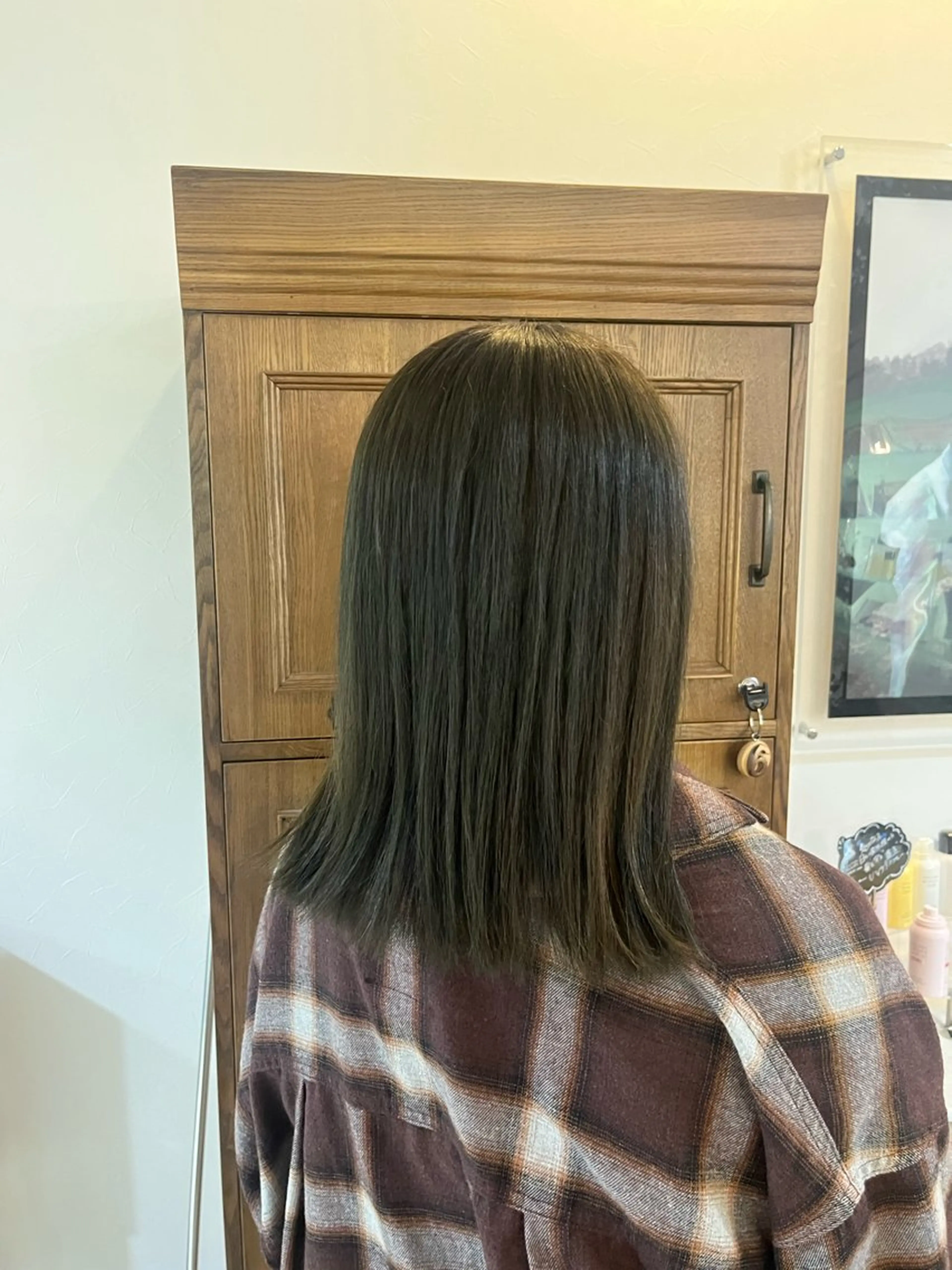 ミディアム カラー ベージュカラー オリーブベージュ 田中 こころのヘアスタイル