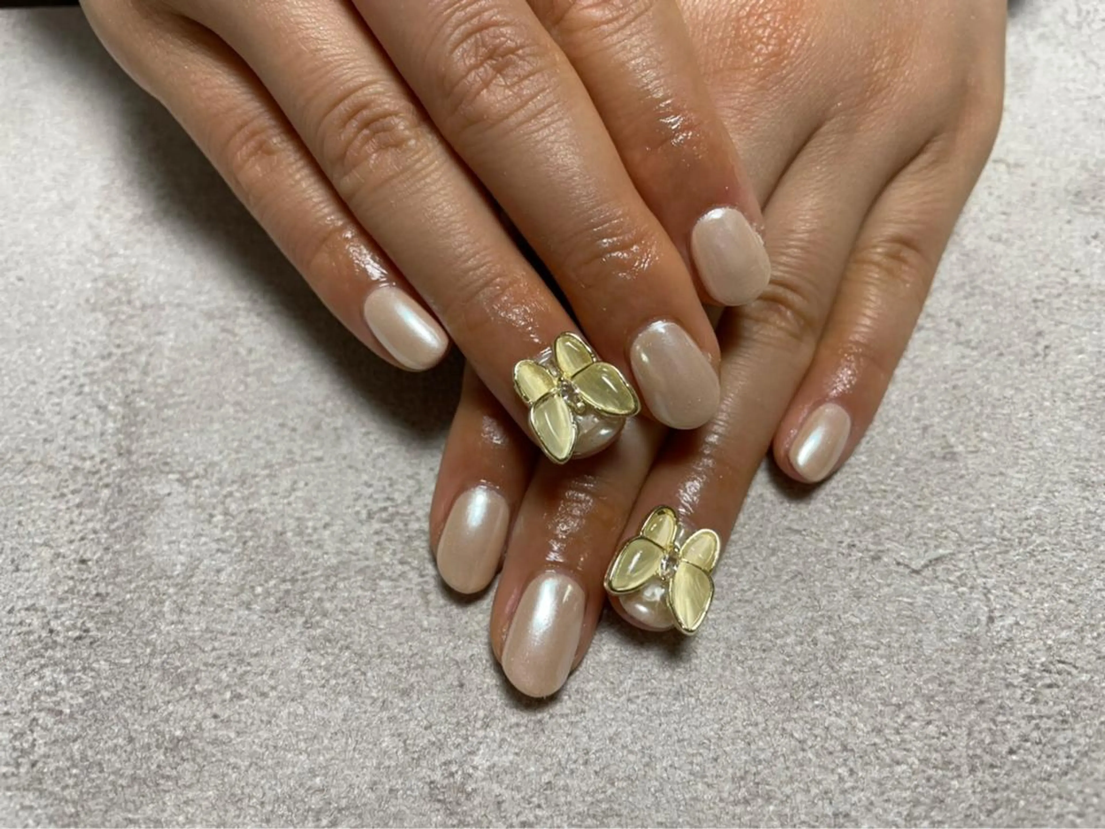 ネイル オーロラネイル ワンカラーネイル ハンドネイル mogunail &blowのネイルデザイン