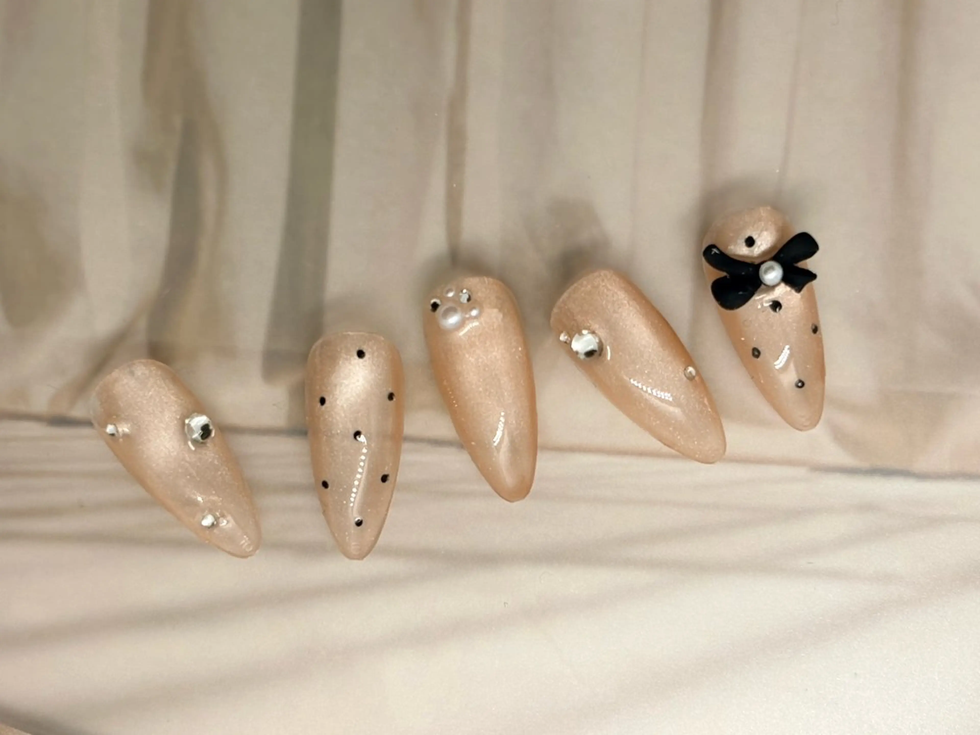 セミロング イレジスティブル ネイルズのネイルデザイン