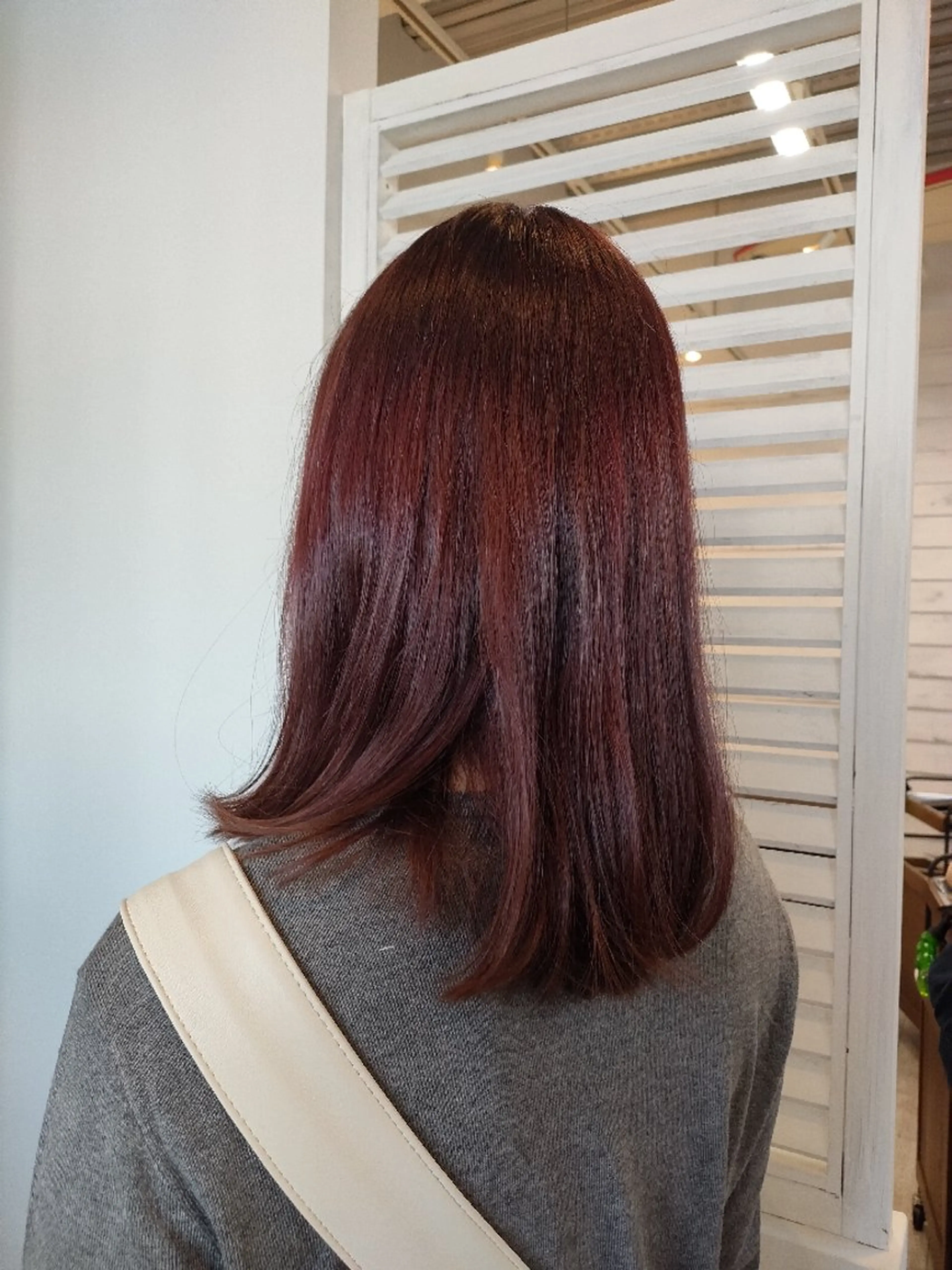 セミロング カラー 牧岡 環のヘアスタイル