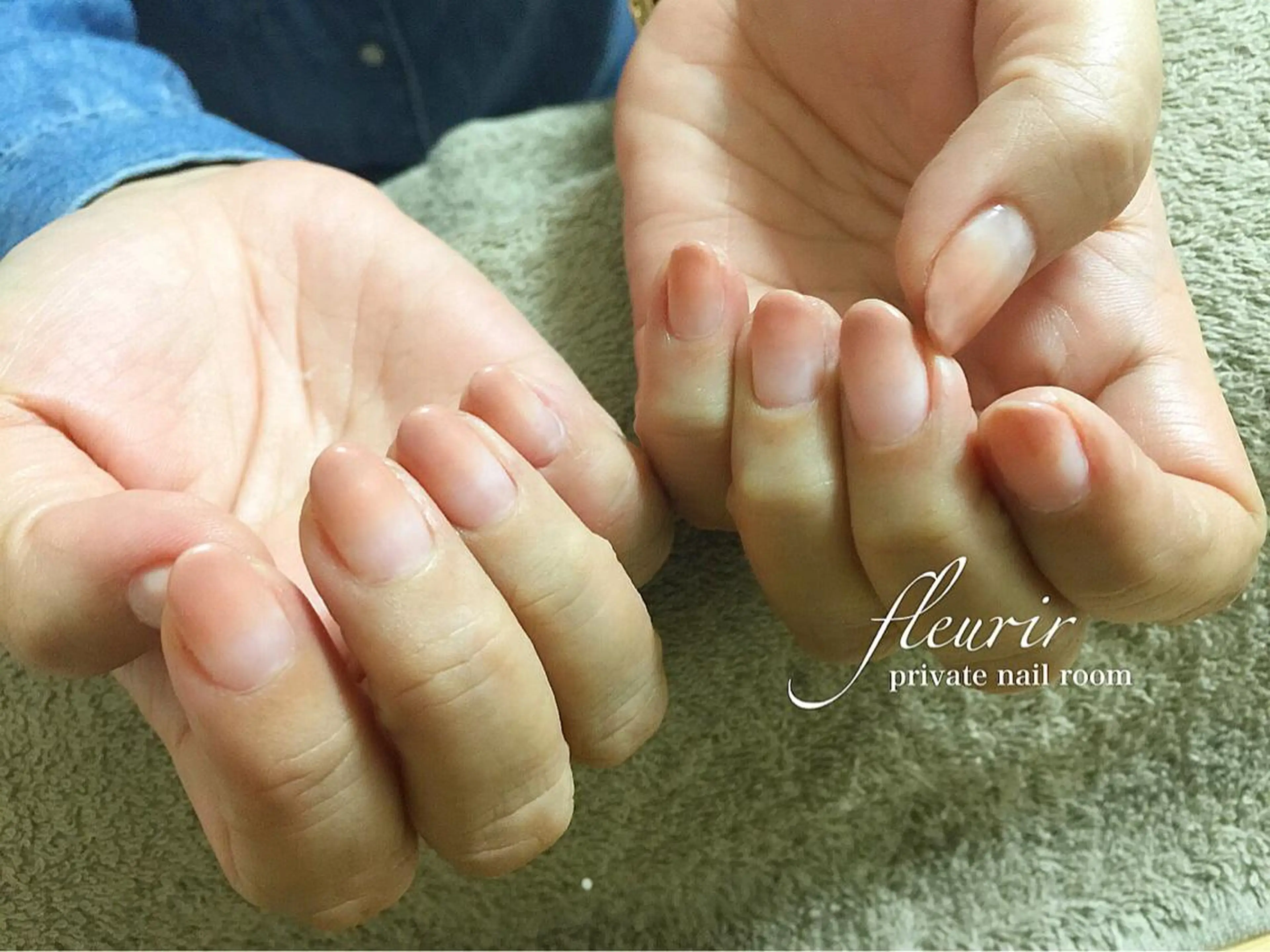 ミディアム ネイル グラデーション ラメ(グリッター) オフィスネイル フルリール 【プライベートサロンのネイルデザイン