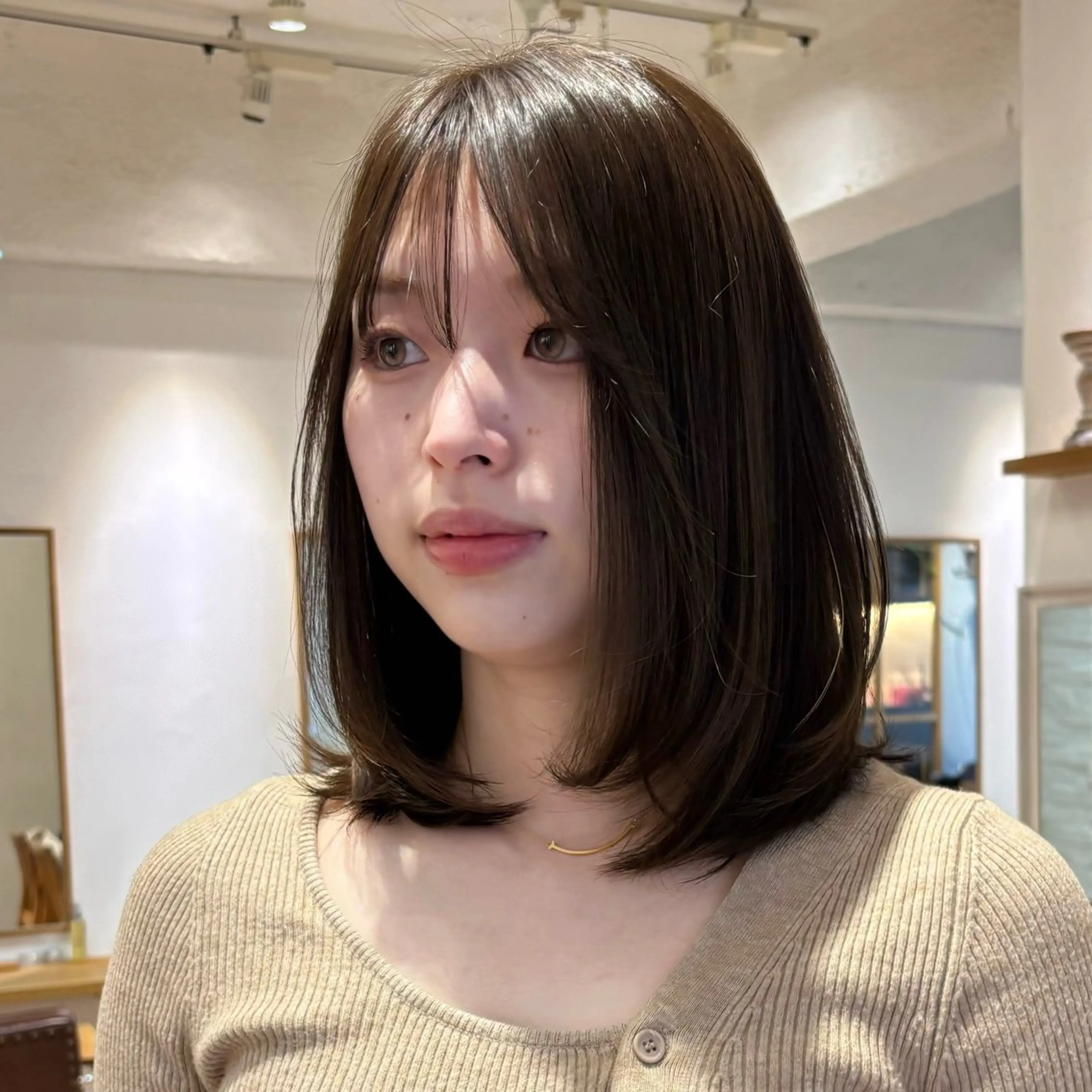ミディアム カット ヘアカラー トリートメント 盛れる透明感カラー・ momokaのヘアスタイル