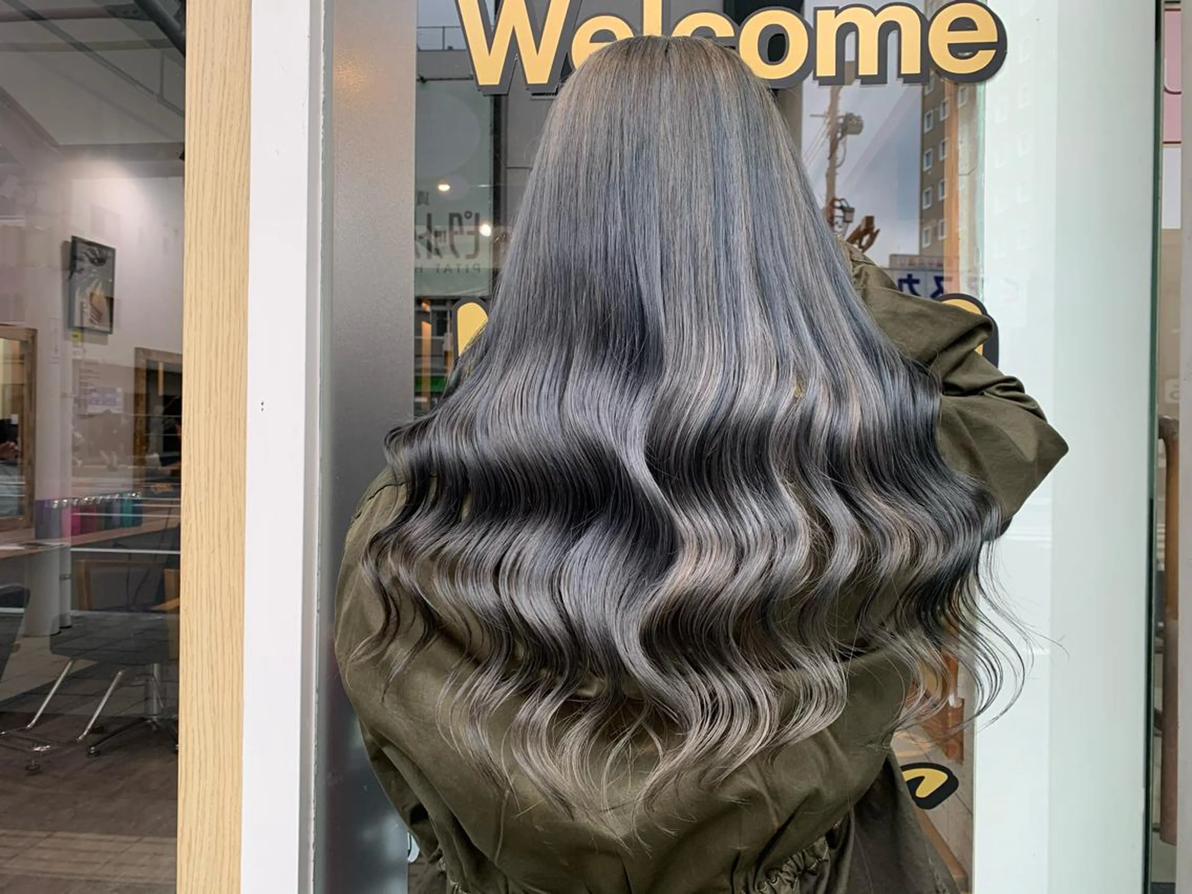 ロング カラー パーマ ヘアアレンジ メンズ キッズ ネイル マツエク・マツパ アイブロウ グレージュ オリーブグレージュ オリーブグレー ヘアカラー トリートメント 🤍韓国風レイヤー/ 艶髪🤍鳥越美羽のヘアスタイル