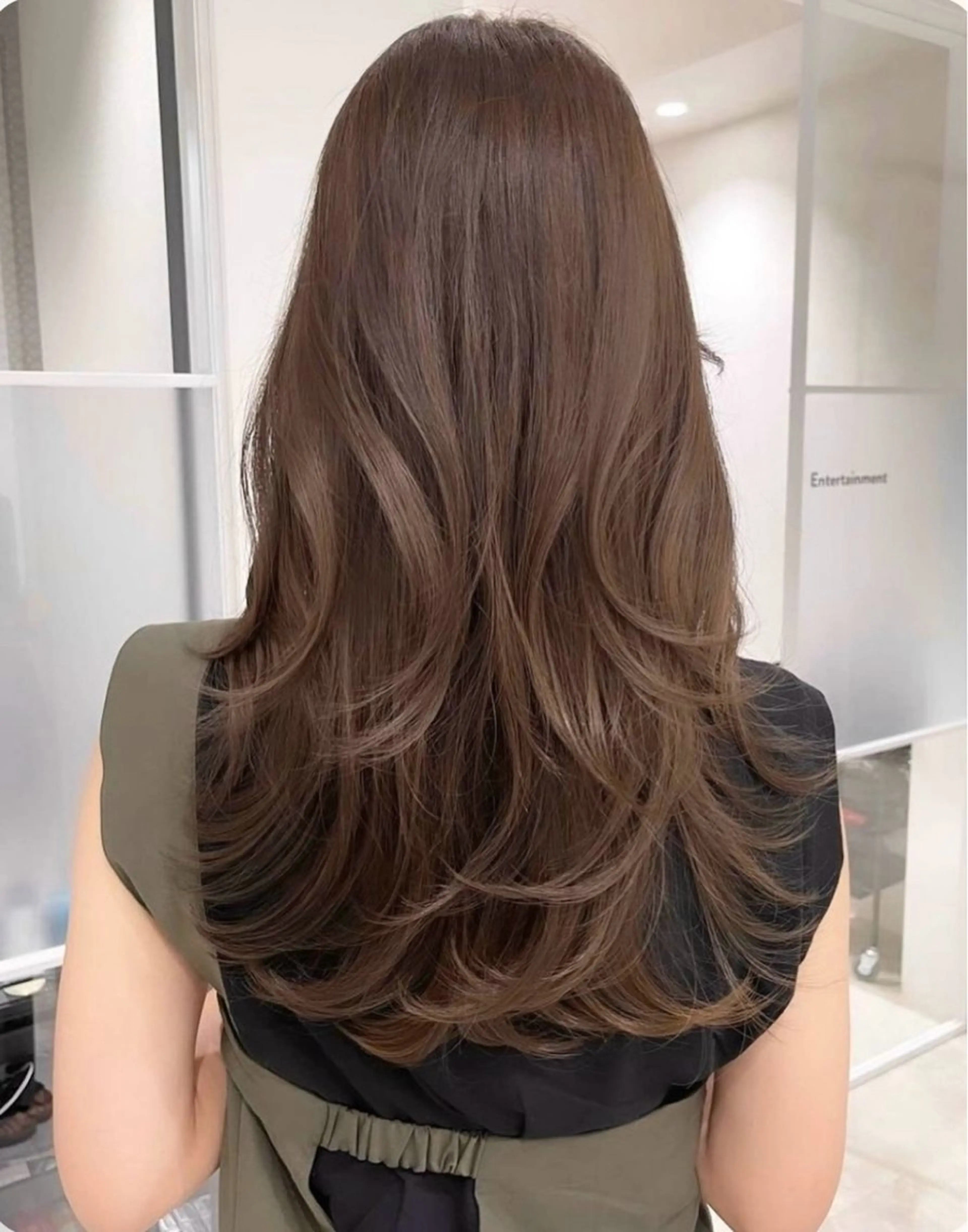 セミロング 𝑴𝑰𝒀𝑼🩰 /透明感カラー/青山のヘアスタイル