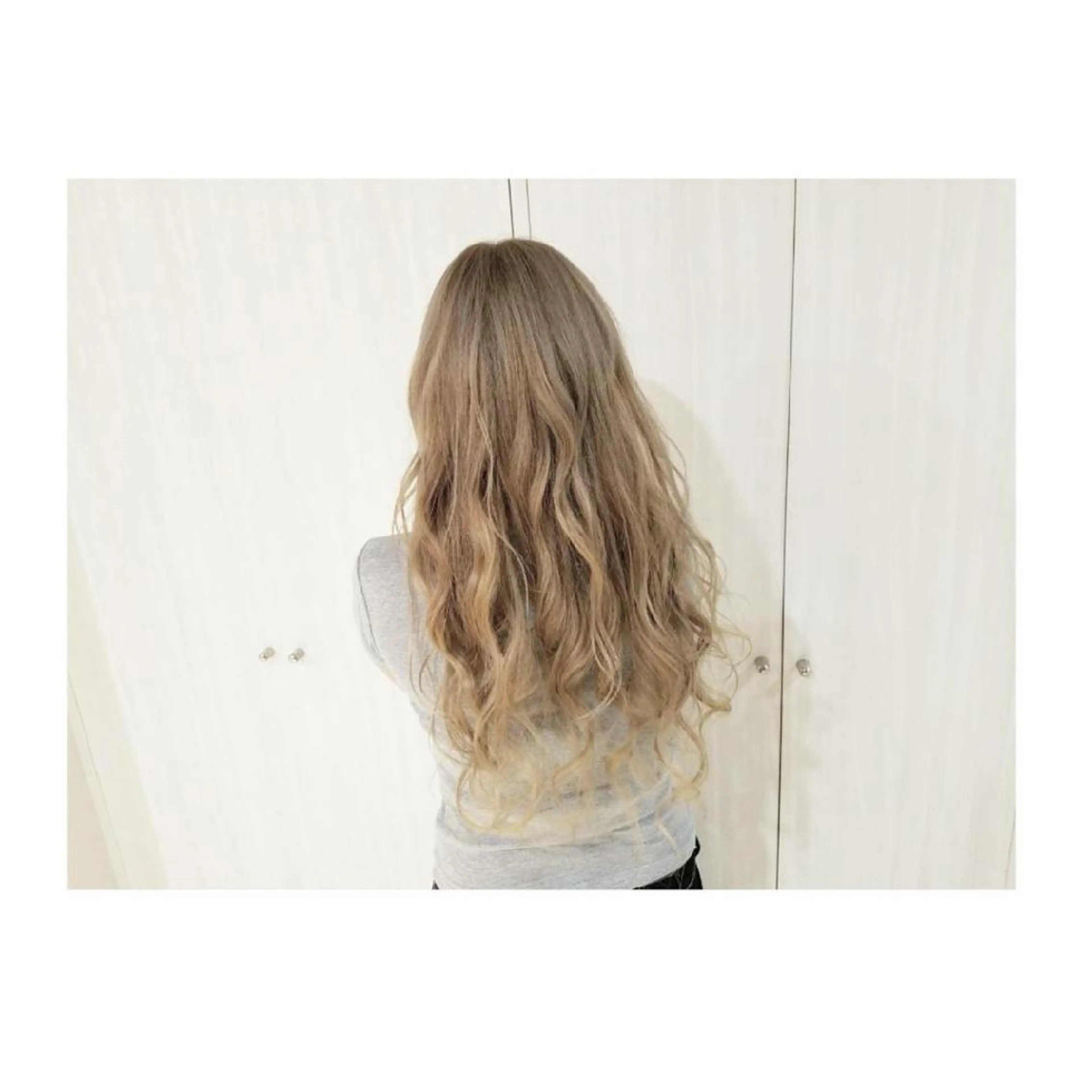 ロング カラー ベージュカラー ミルクティーベージュ Luana 矢場町のヘアスタイル