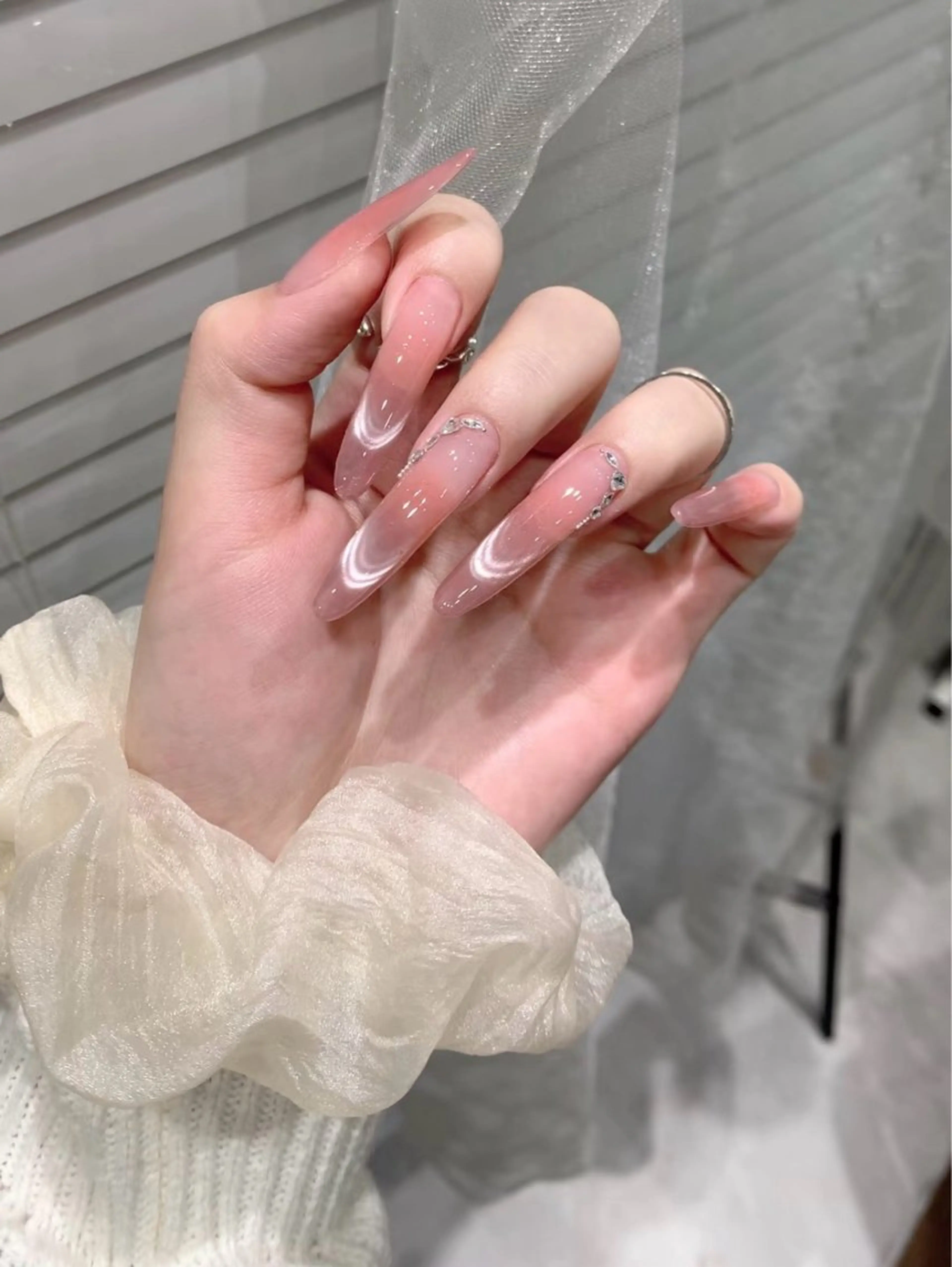 カラー グラデーションカラー ピンクカラー ハンドネイル AIN Nailのネイルデザイン