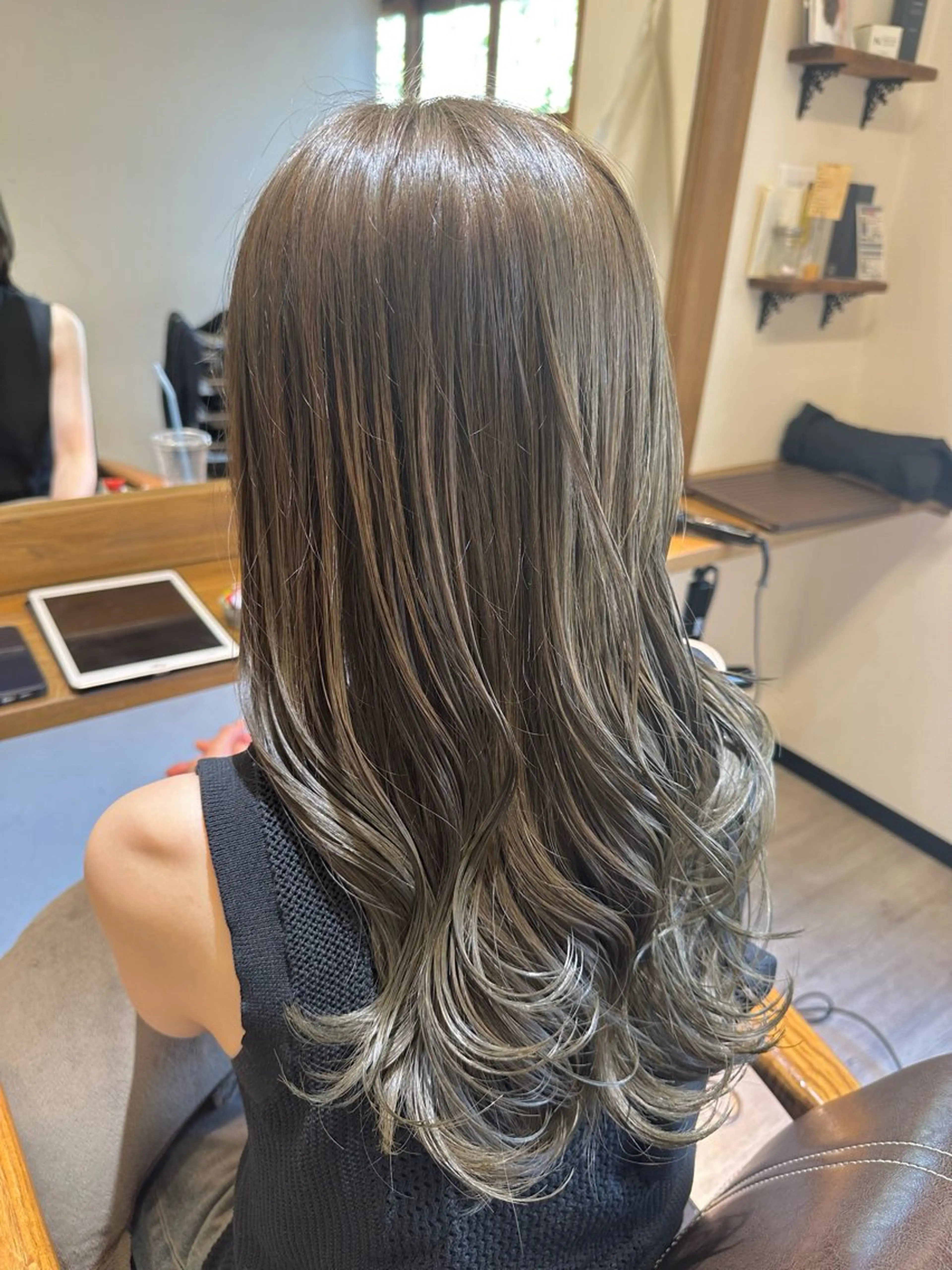 セミロング ハイライト ヘアカラー 佐藤 真依のその他イメージ