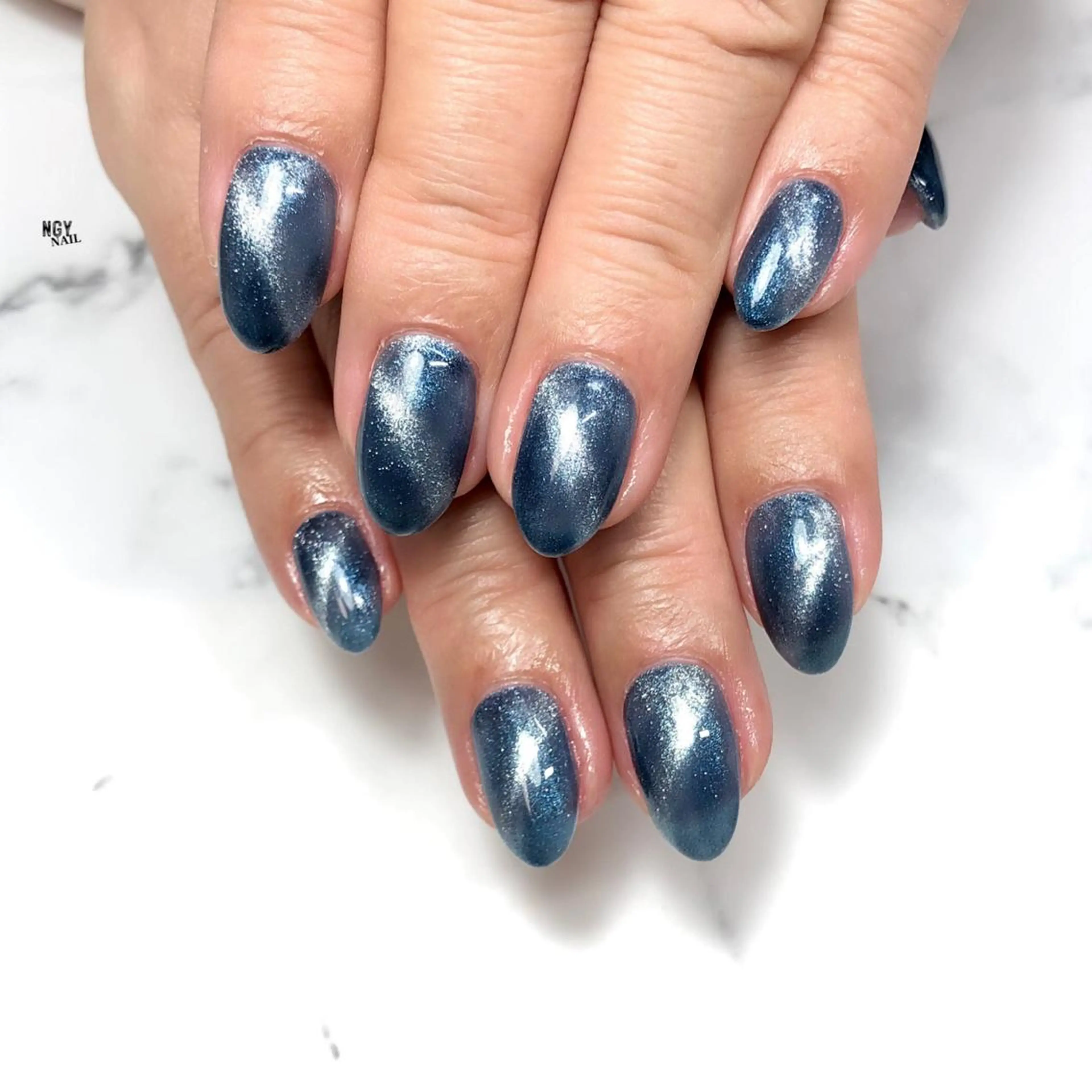 ネイル ブルー ジェルネイル ラメ(グリッター) マグネットネイル ワンカラーネイル ハンドネイル NAIL NOWのネイルデザイン