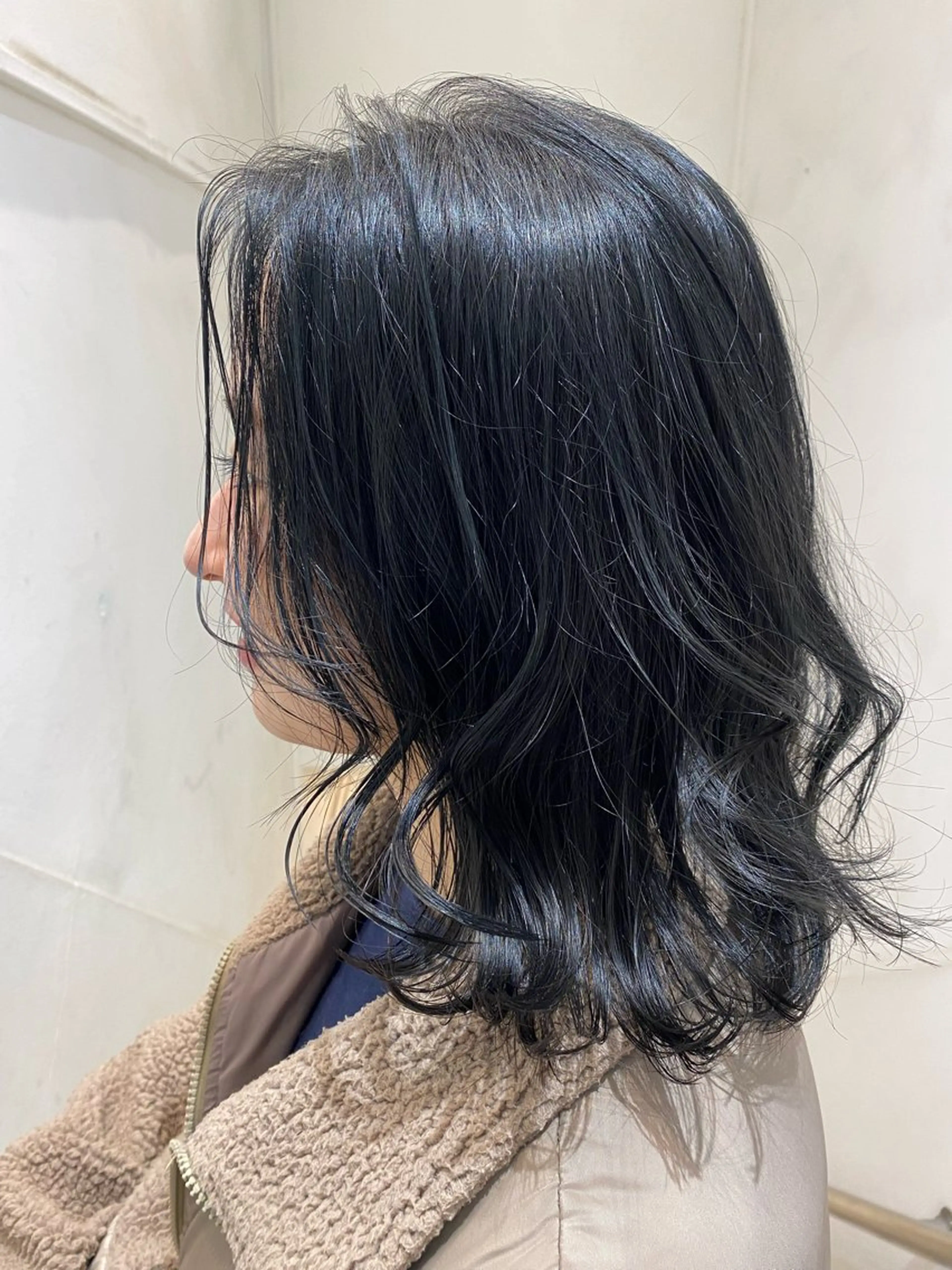 セミロング カラー アディクシーカラー ブリーチ ブルーカラー ブリーチなしカラー ✨くびれスタイル✨️ 戸嶋穂乃香のヘアスタイル