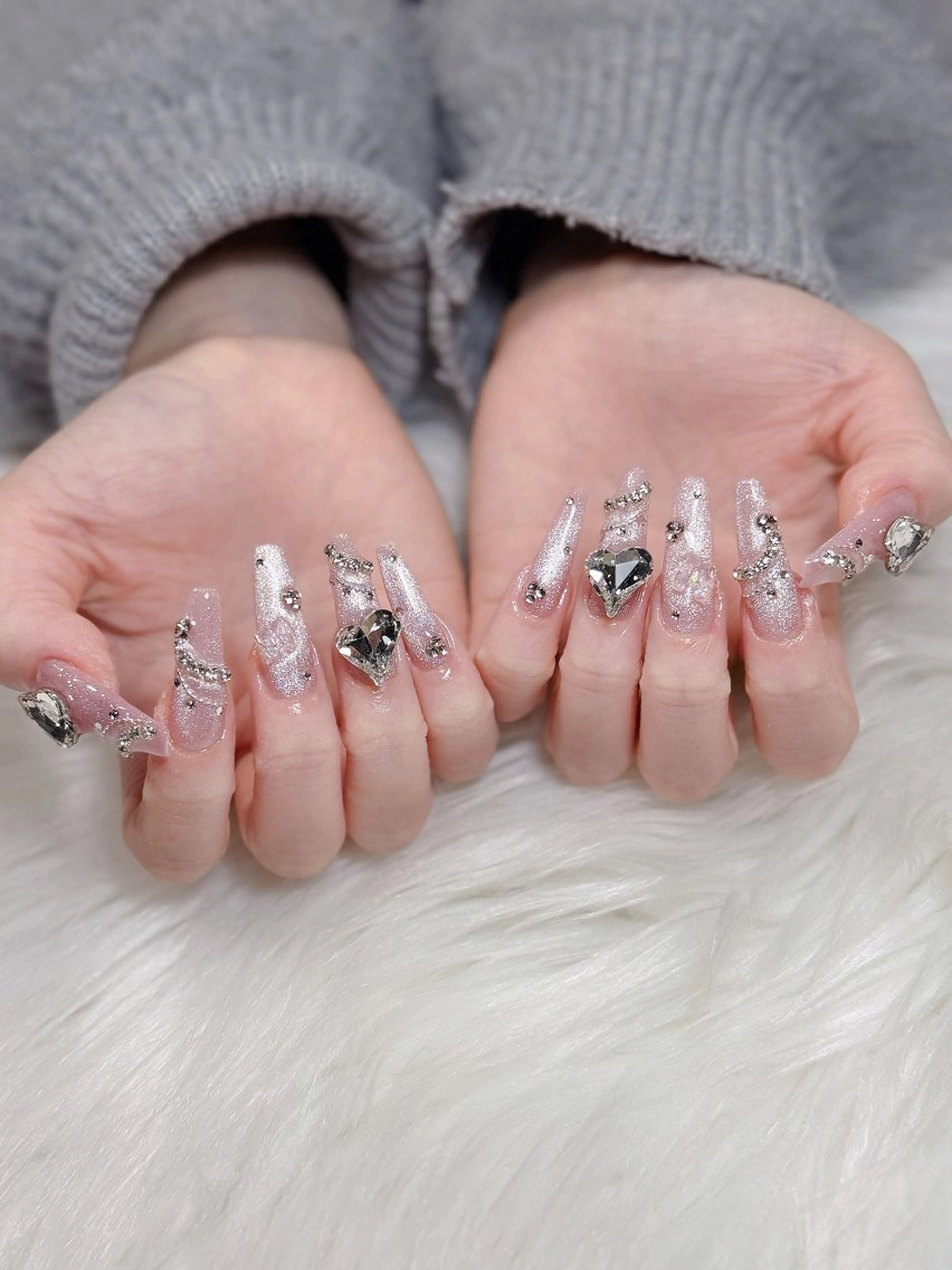 ネイル オーロラネイル チークネイル フットネイル フレンチネイル ジェルネイル ハンドネイル Nichi Nailsのネイルデザイン