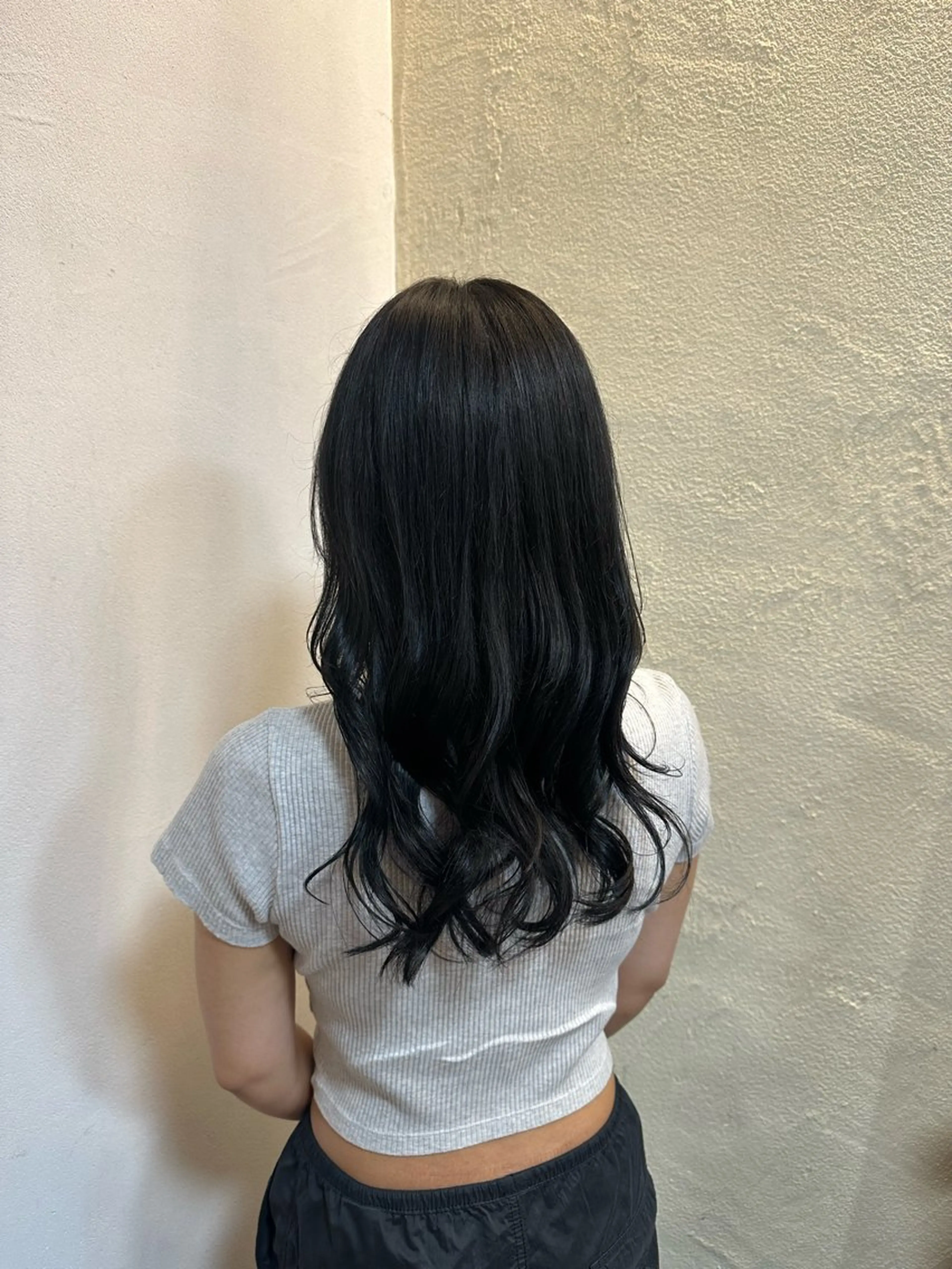 ロング カラー 黒髪 ブルーカラー ブルーブラック 透明感カラー 若林 美帆のヘアスタイル